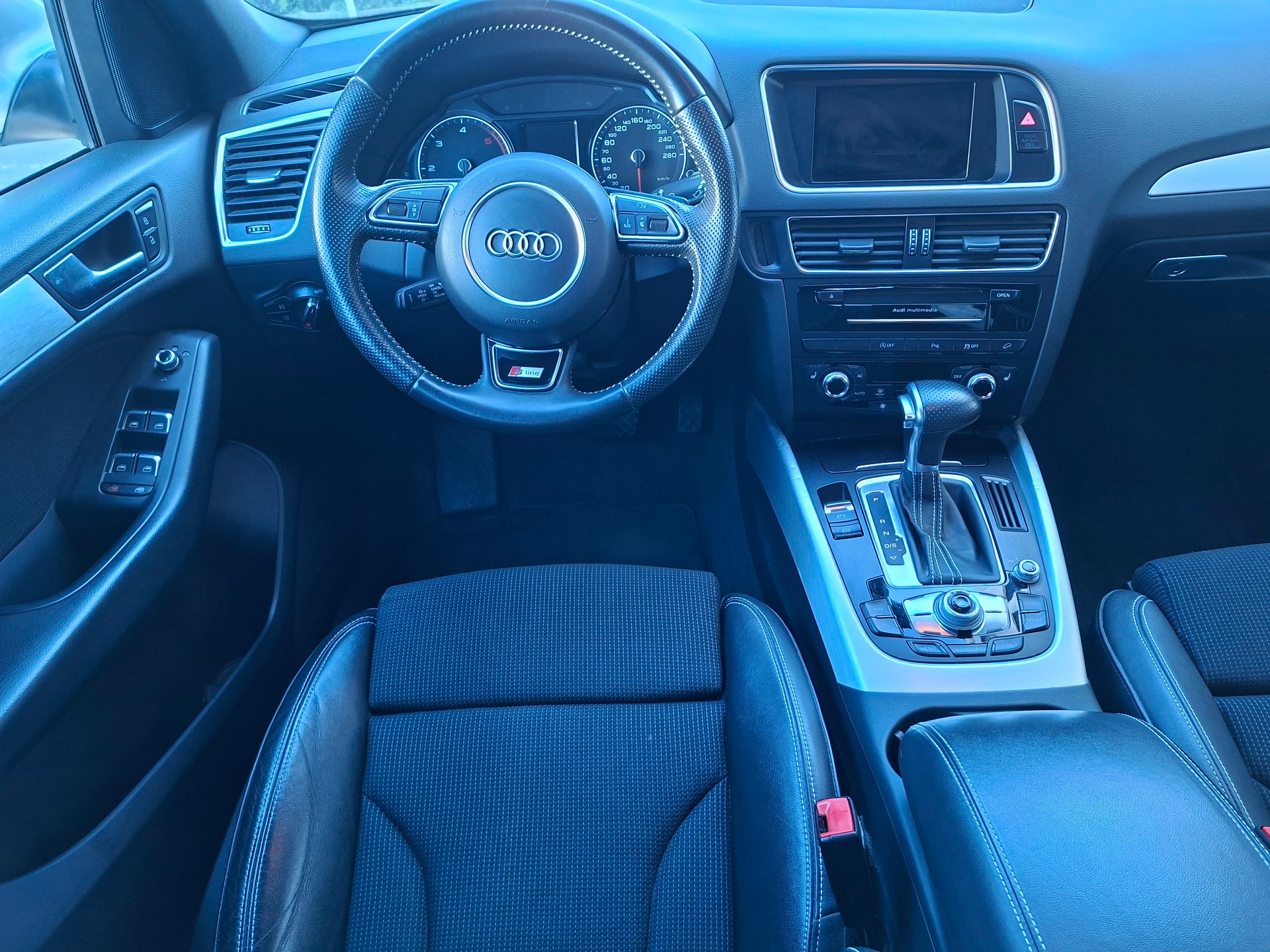 AUDI Q5 2.0 TDI quattro S-tronic-image-8