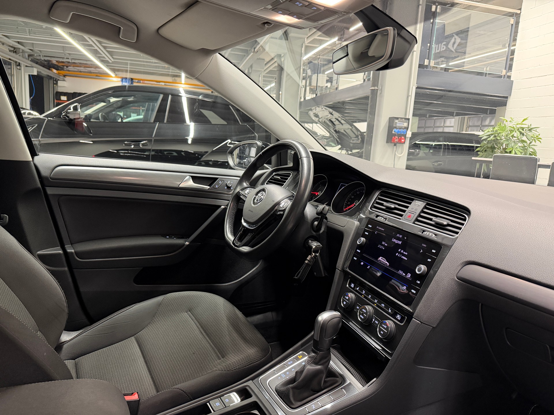 VW Golf VII 2.0 TDI Comfortline DSG *CH-Auto*Frisch ab MFK*lückenlose Servicehistorie bei AMAG*1.Hand*-image-12