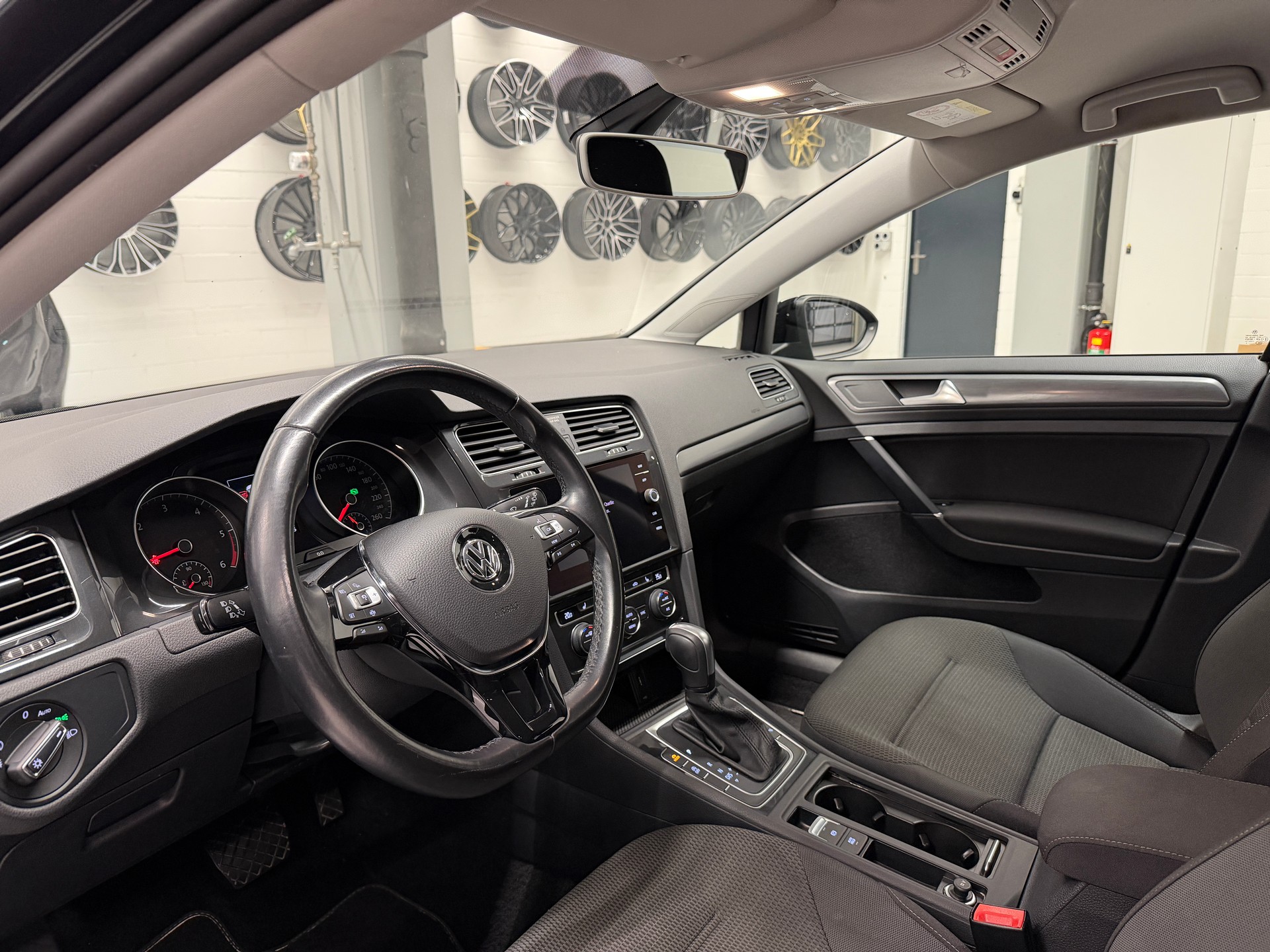 VW Golf VII 2.0 TDI Comfortline DSG *CH-Auto*Frisch ab MFK*lückenlose Servicehistorie bei AMAG*1.Hand*-image-10