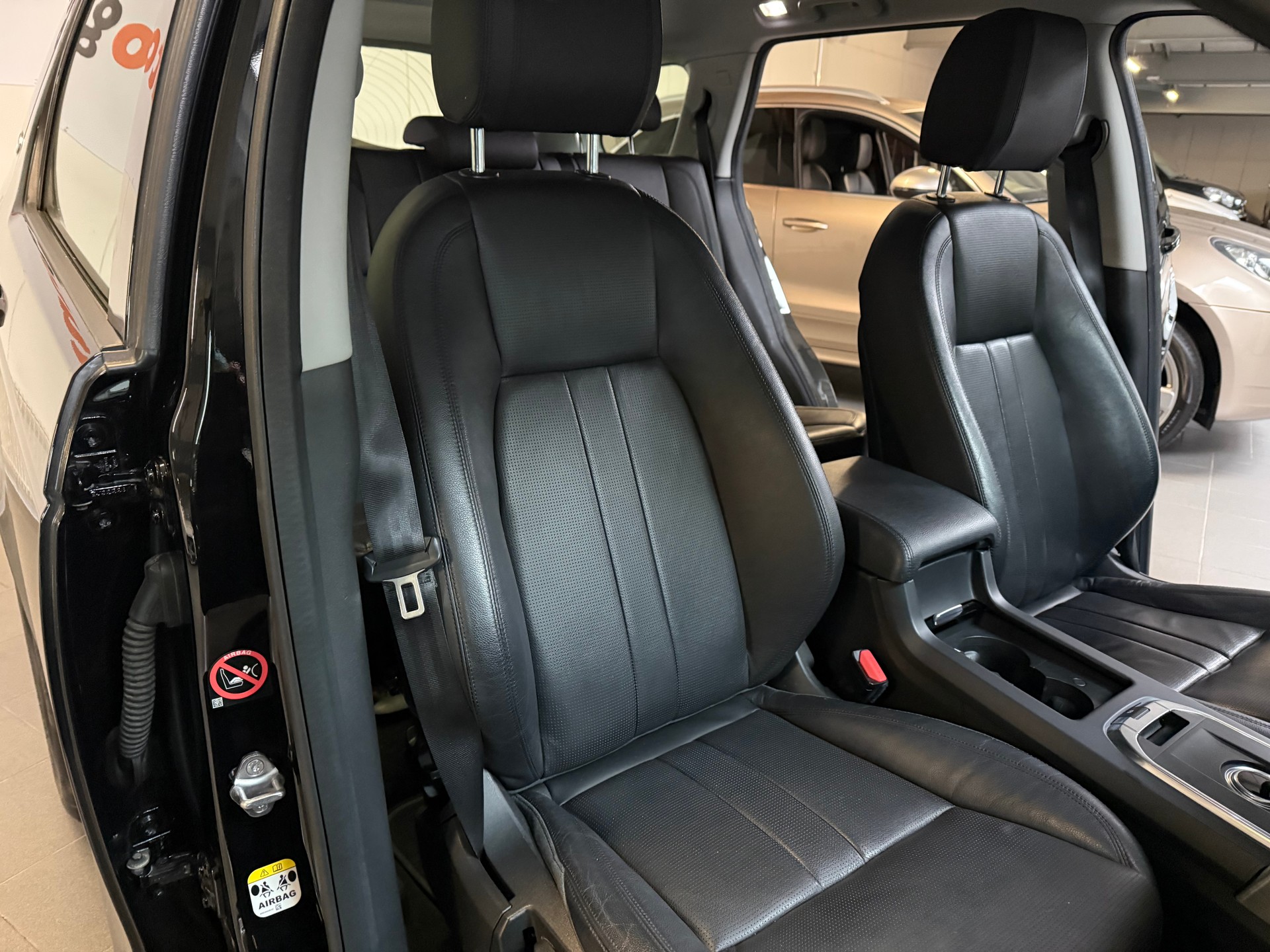 LAND ROVER Discovery Sport 2.0 TD4 SE AT9-image-16