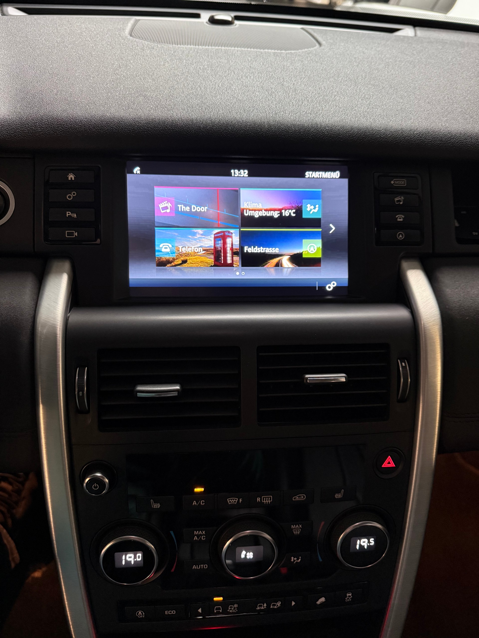LAND ROVER Discovery Sport 2.0 TD4 SE AT9-image-18