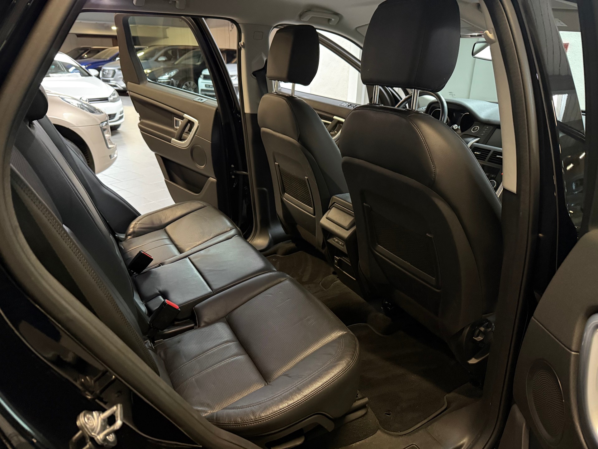 LAND ROVER Discovery Sport 2.0 TD4 SE AT9-image-17