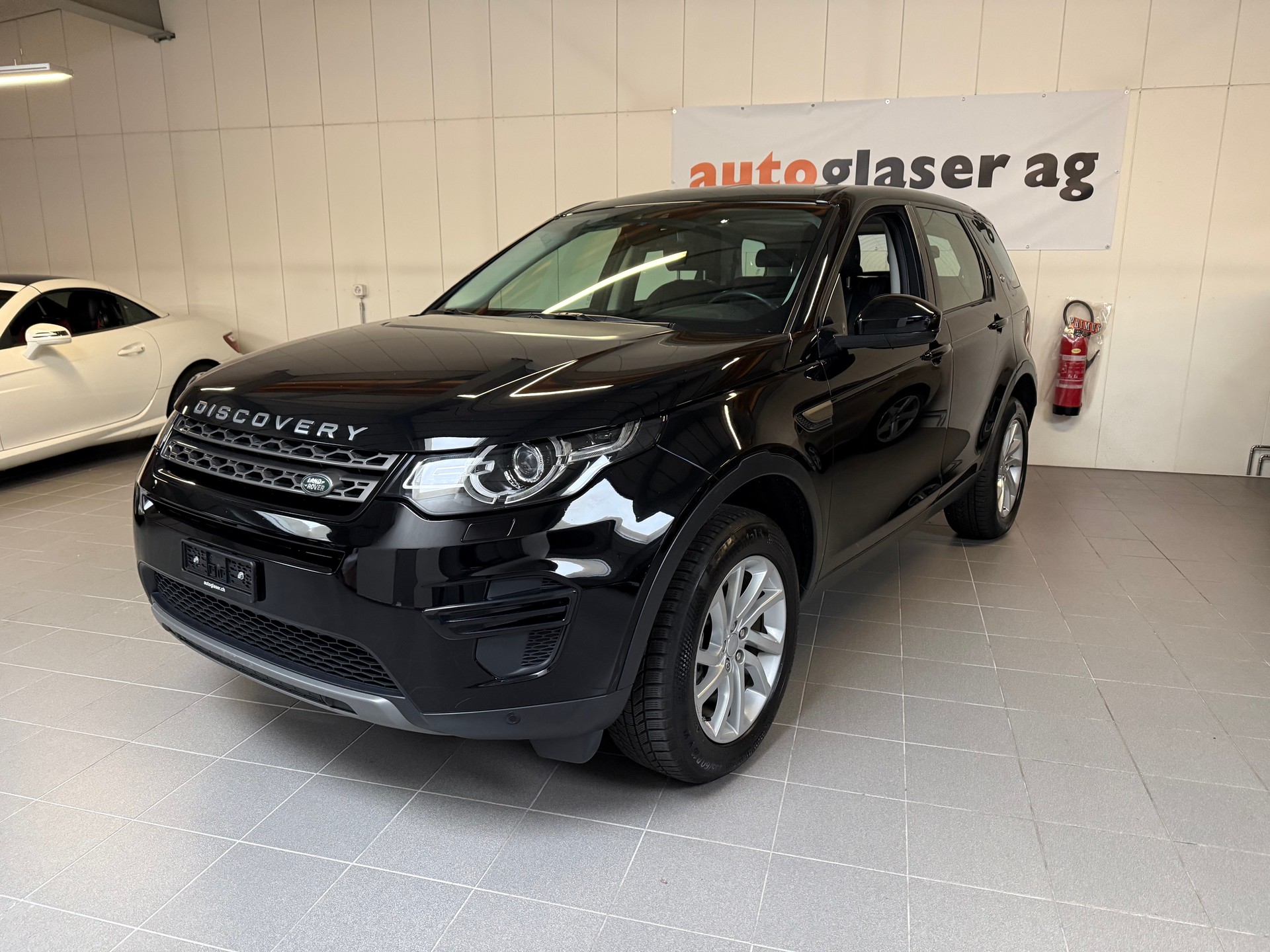 LAND ROVER Discovery Sport 2.0 TD4 SE AT9-showroom-element-1