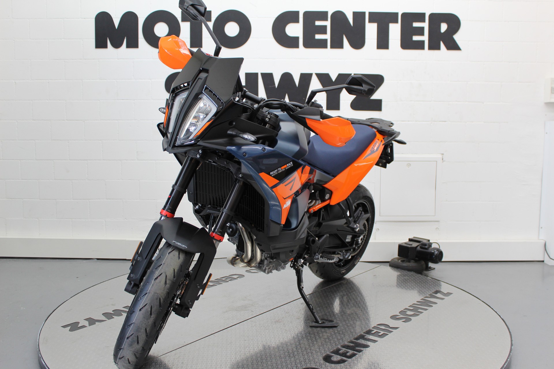 KTM 890 SMT-image-3