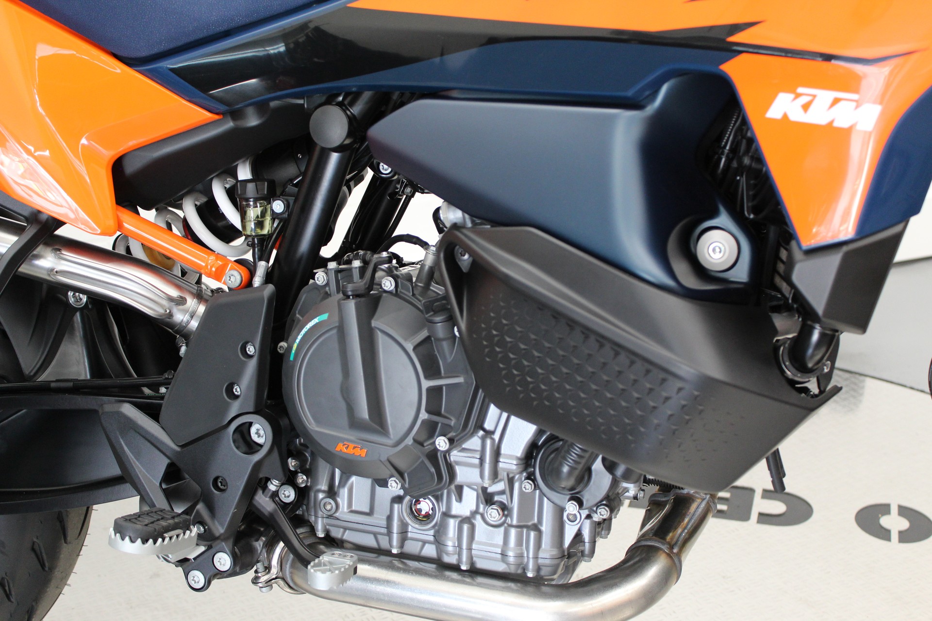 KTM 890 SMT-image-7