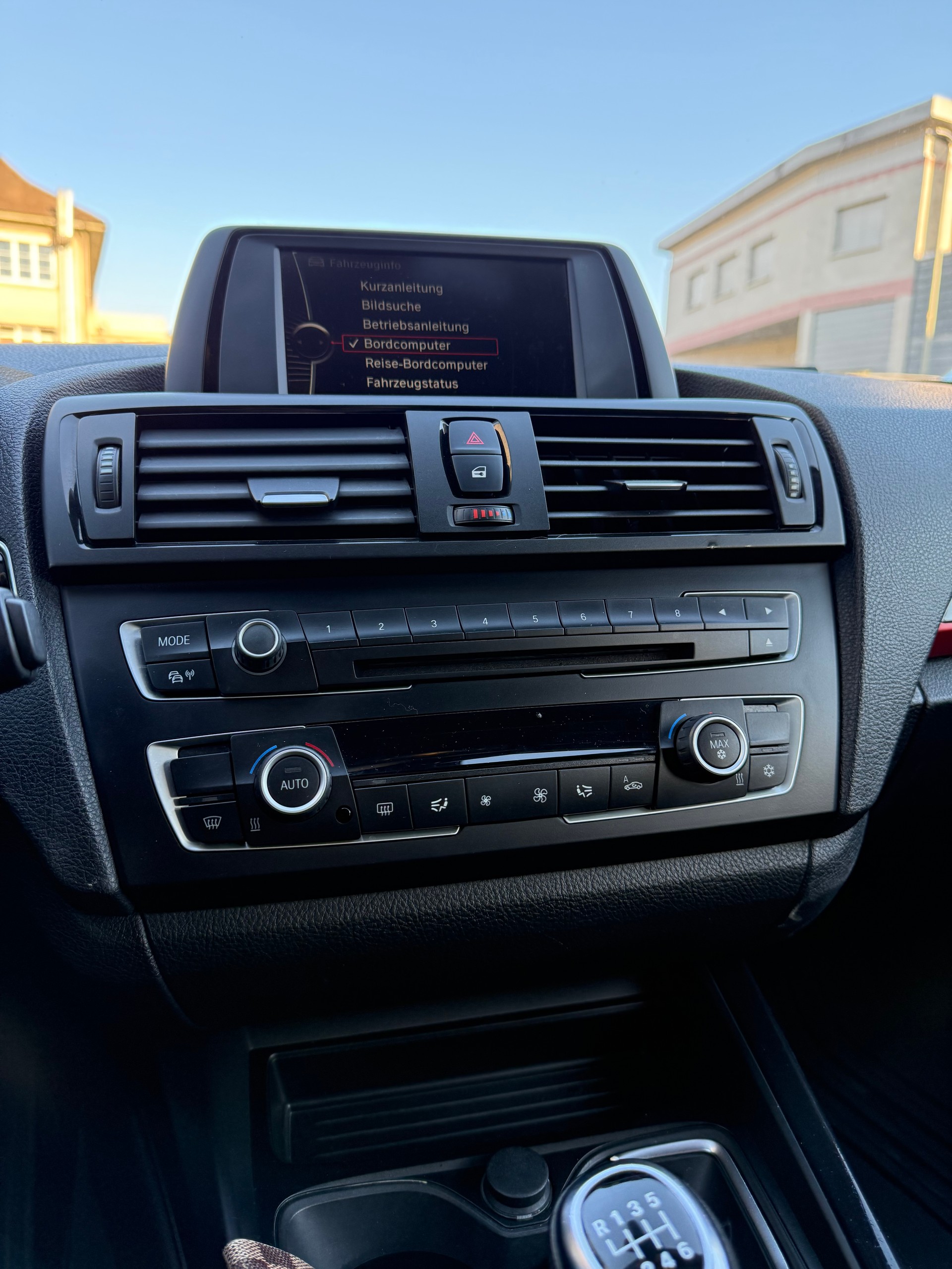 BMW 116i Sport Line-image-8