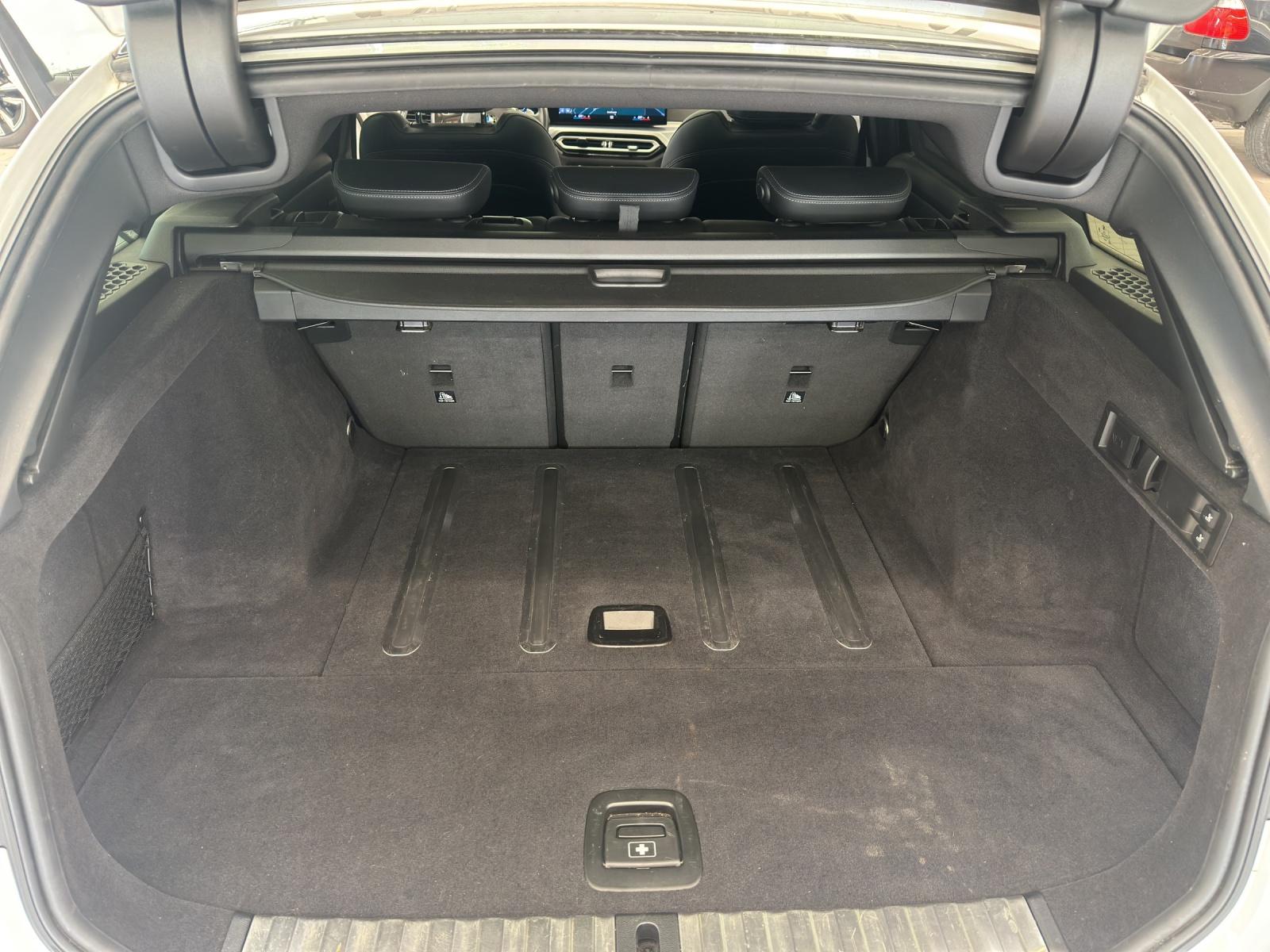 BMW 330d xDrive Touring INNOVATIONSPAKET-COMFORT PAKET-TRAVEL PAKET-image-20