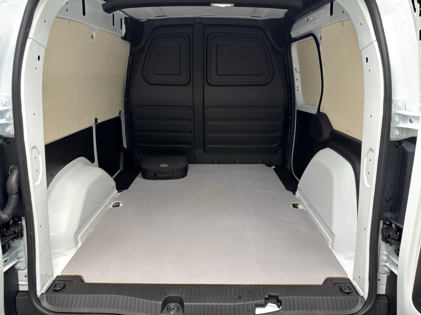 MERCEDES-BENZ eCitan 45kWh Worker Pro-image-13
