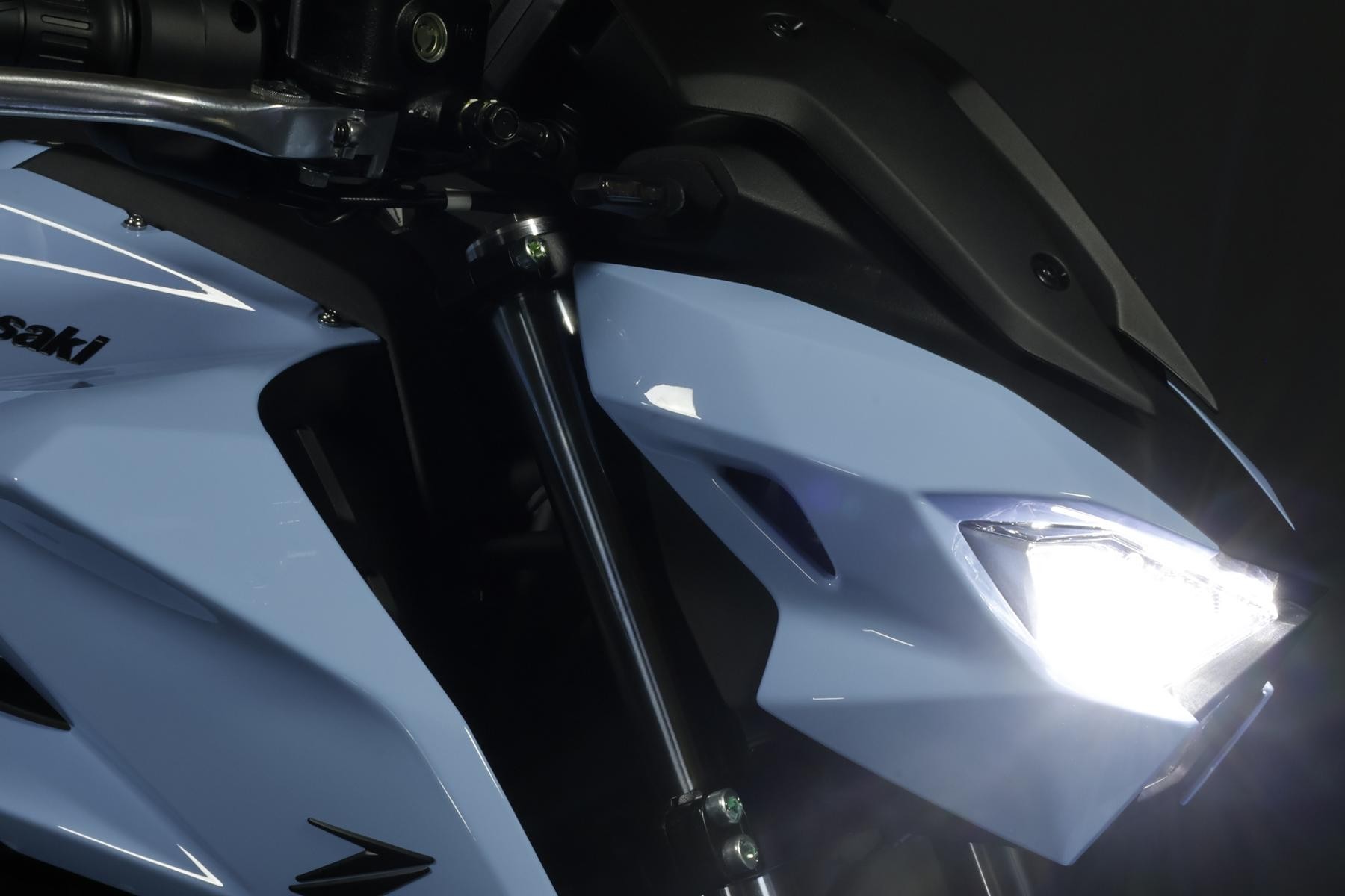 KAWASAKI Z 650 S (50/35 KW) *Zandvoort* Level 2-showroom-element-3