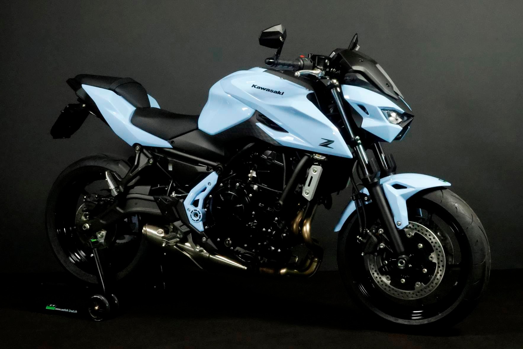 KAWASAKI Z 650 S (50/35 KW) *Zandvoort* Level 2-showroom-element-2