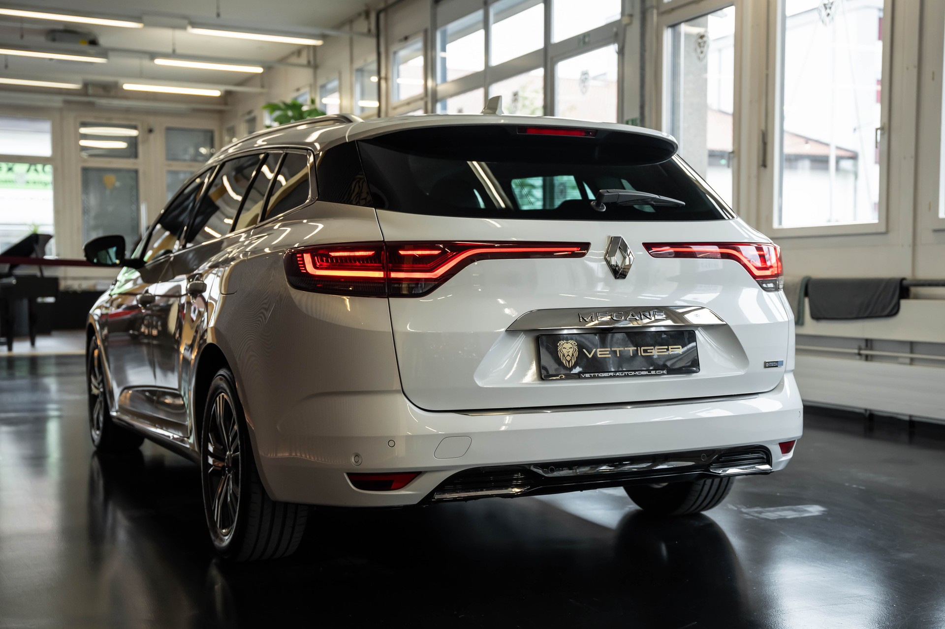 RENAULT Mégane Grandtour 1.6 E-Tech Intens-showroom-element-3