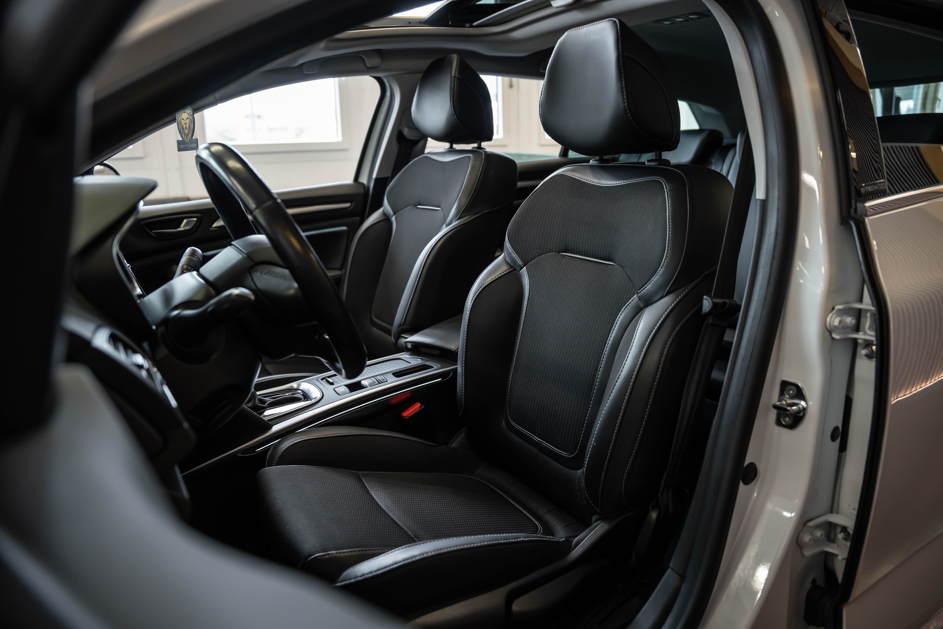 RENAULT Mégane Grandtour 1.6 E-Tech Intens-image-13