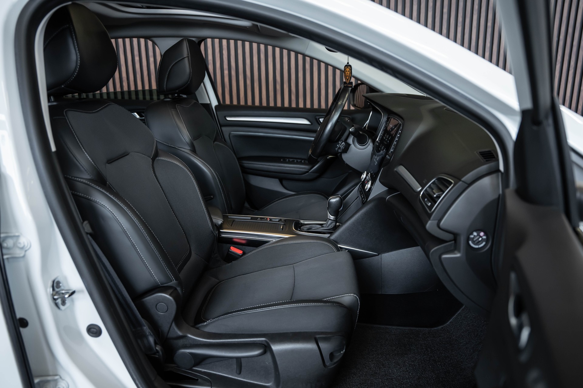 RENAULT Mégane Grandtour 1.6 E-Tech Intens-image-15