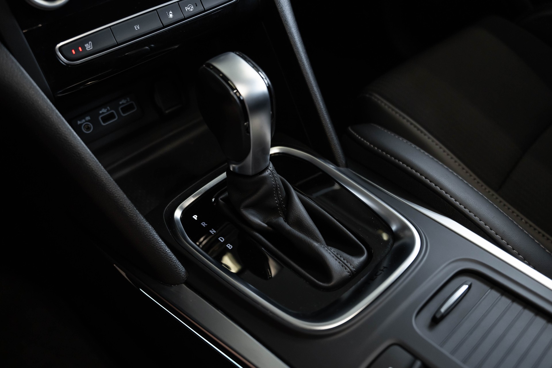 RENAULT Mégane Grandtour 1.6 E-Tech Intens-image-28