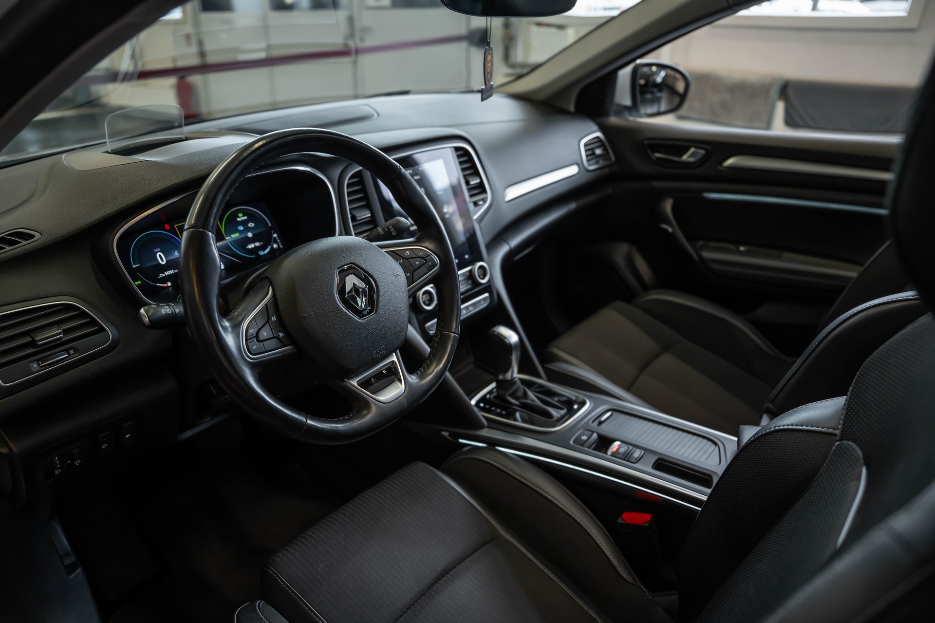 RENAULT Mégane Grandtour 1.6 E-Tech Intens-image-12