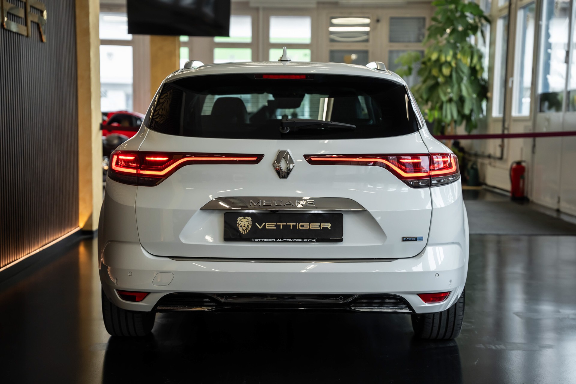 RENAULT Mégane Grandtour 1.6 E-Tech Intens-image-4