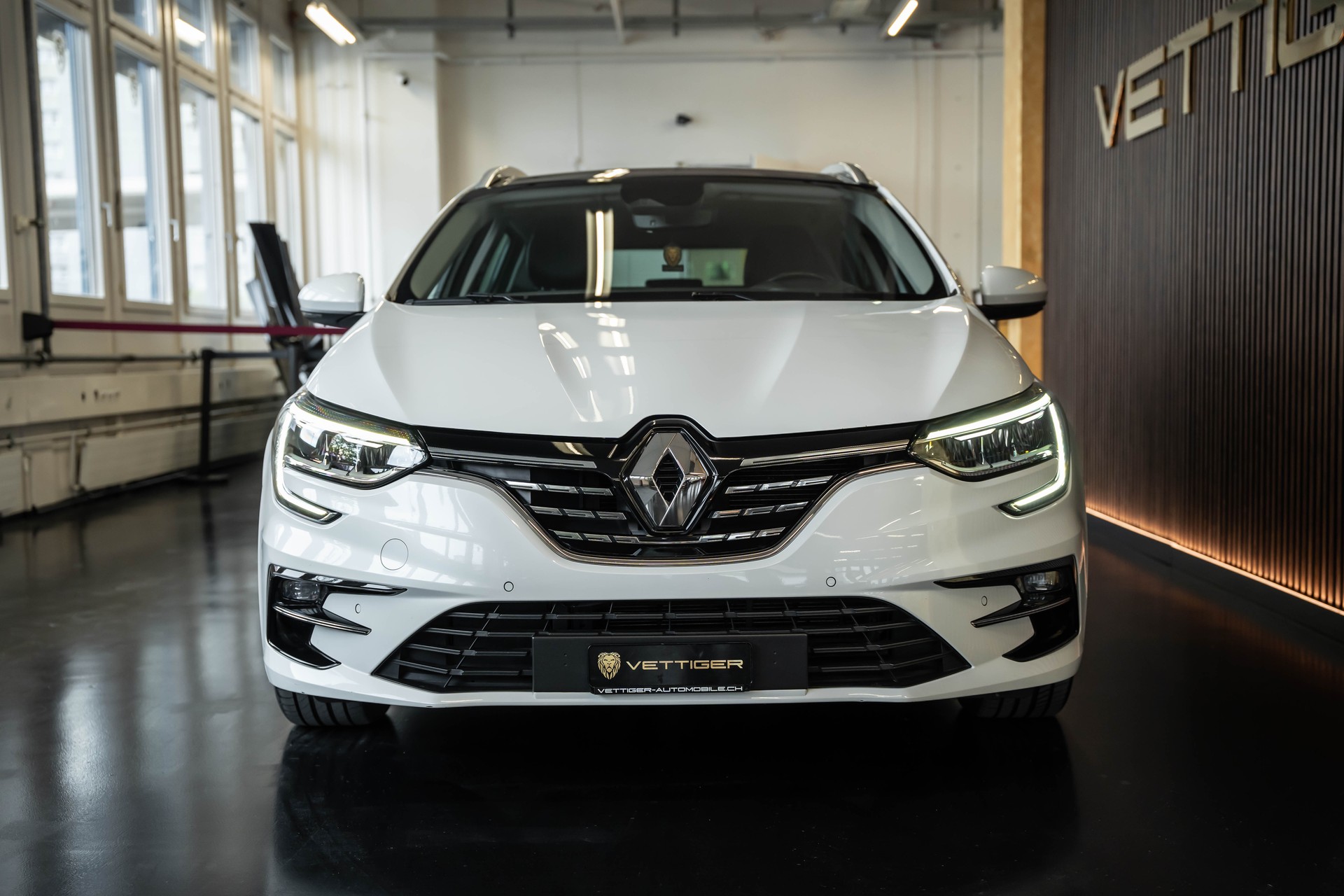 RENAULT Mégane Grandtour 1.6 E-Tech Intens-showroom-element-1