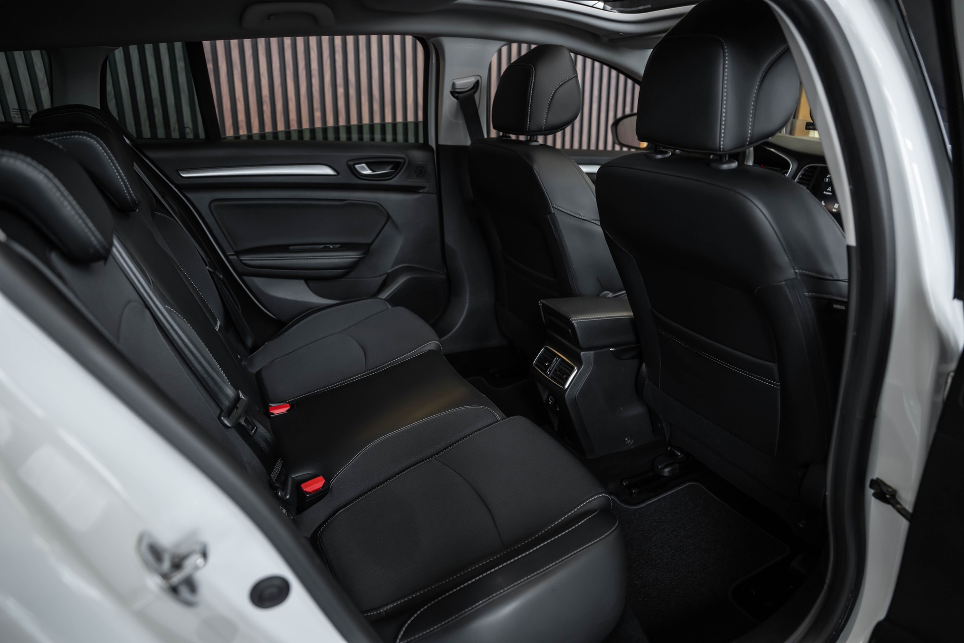 RENAULT Mégane Grandtour 1.6 E-Tech Intens-image-19