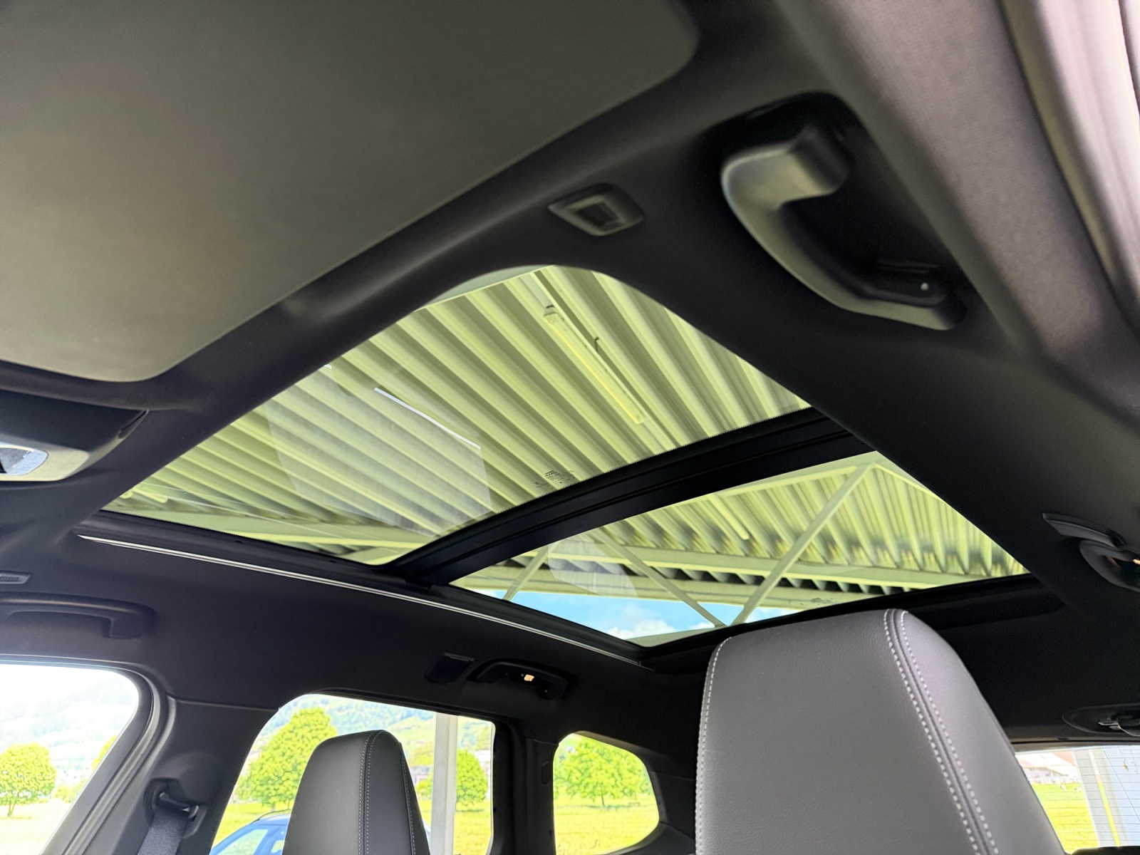 BMW X1 23i xDrive paddles-image-14