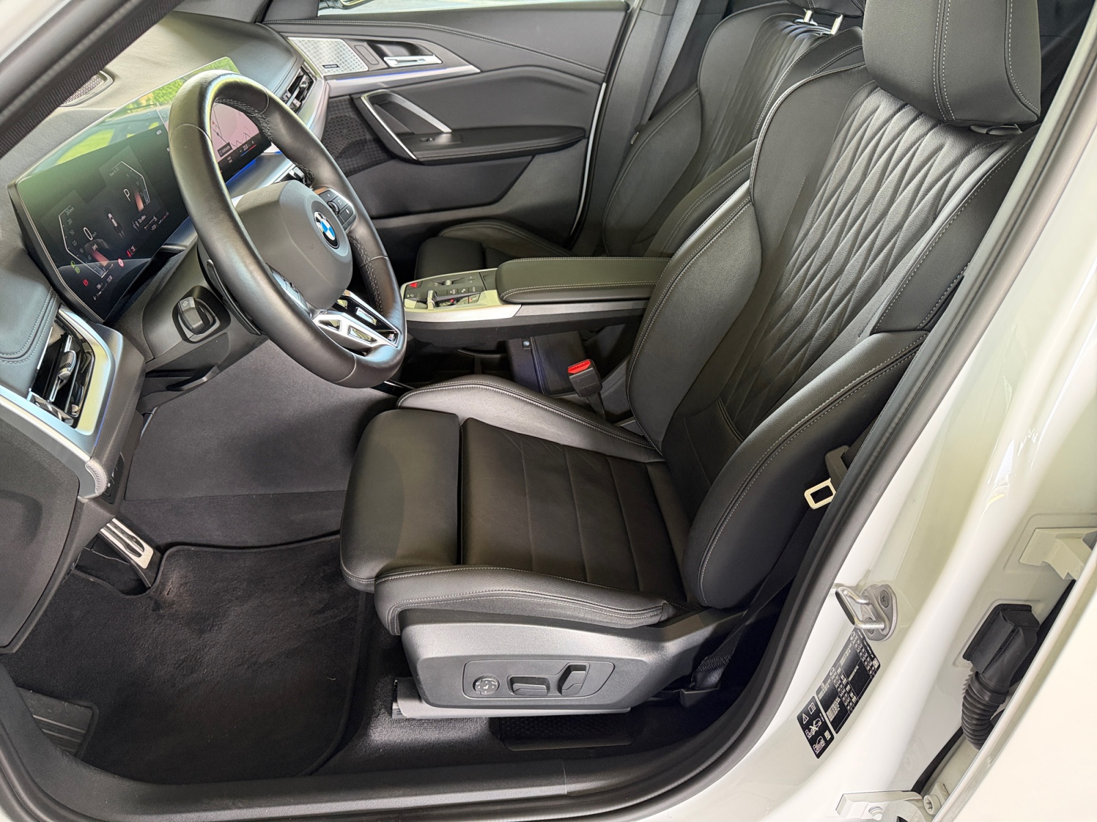 BMW X1 23i xDrive paddles-image-8