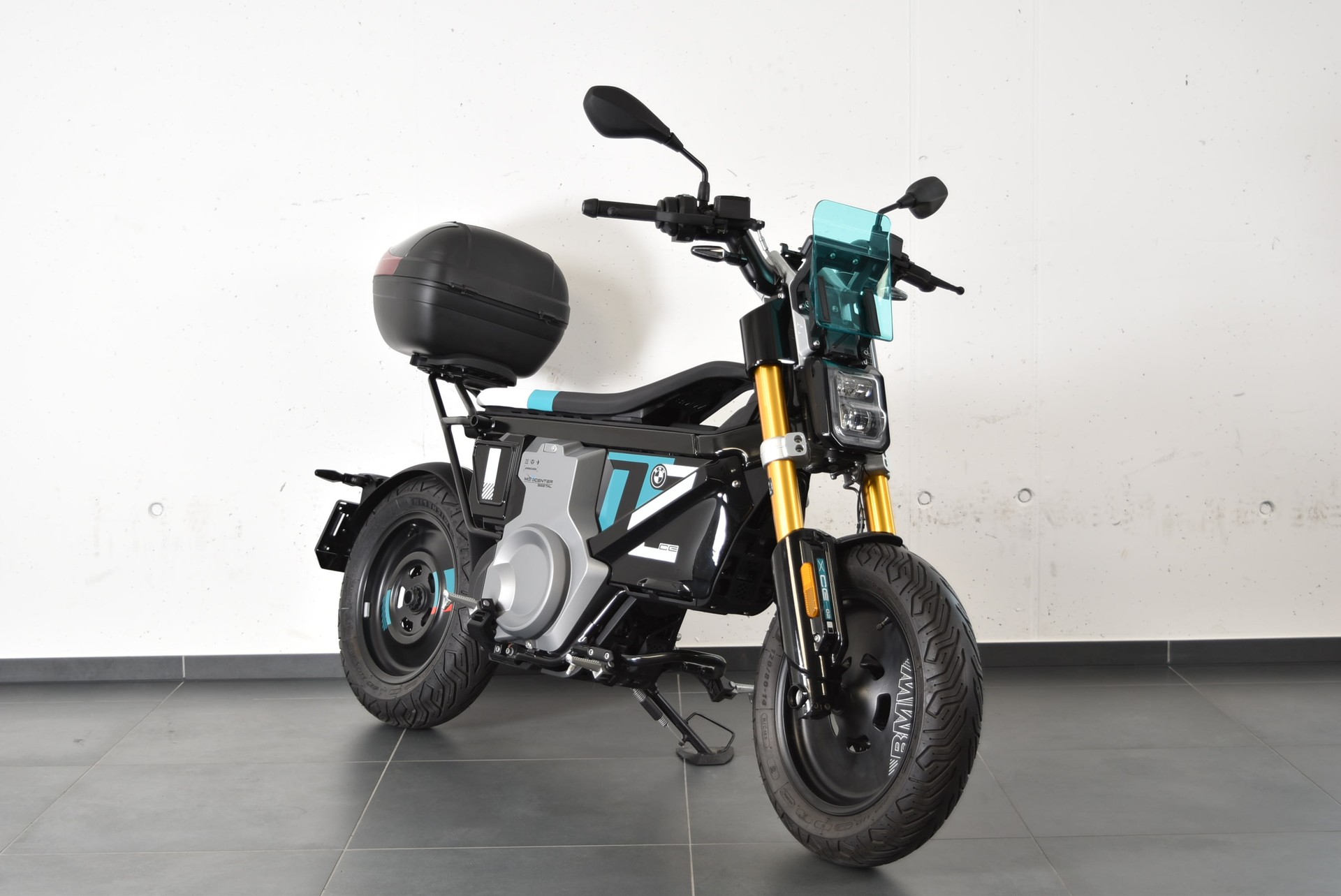 BMW CE 02-image-2