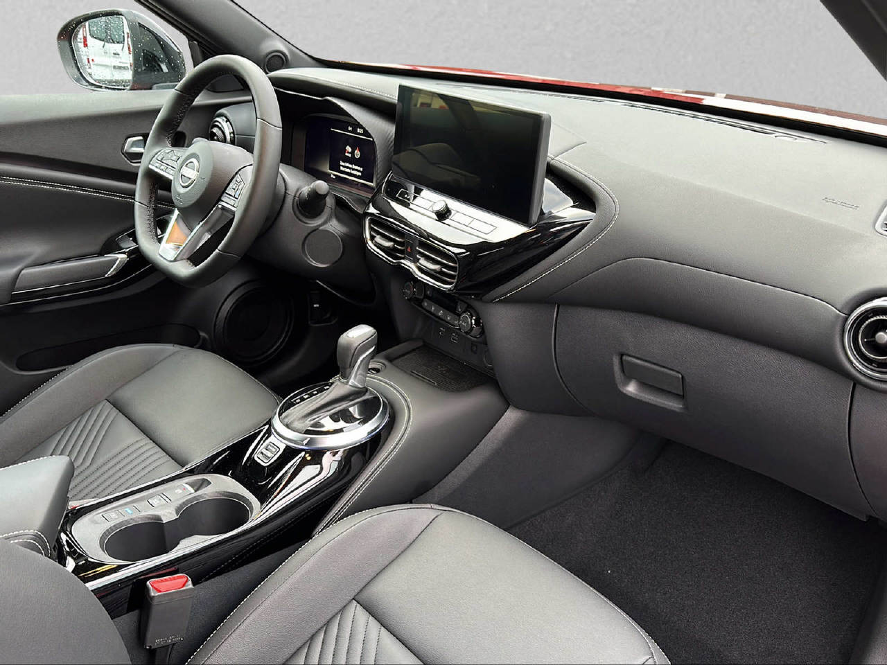 NISSAN Juke 1.6 Hybrid Tekna-image-5