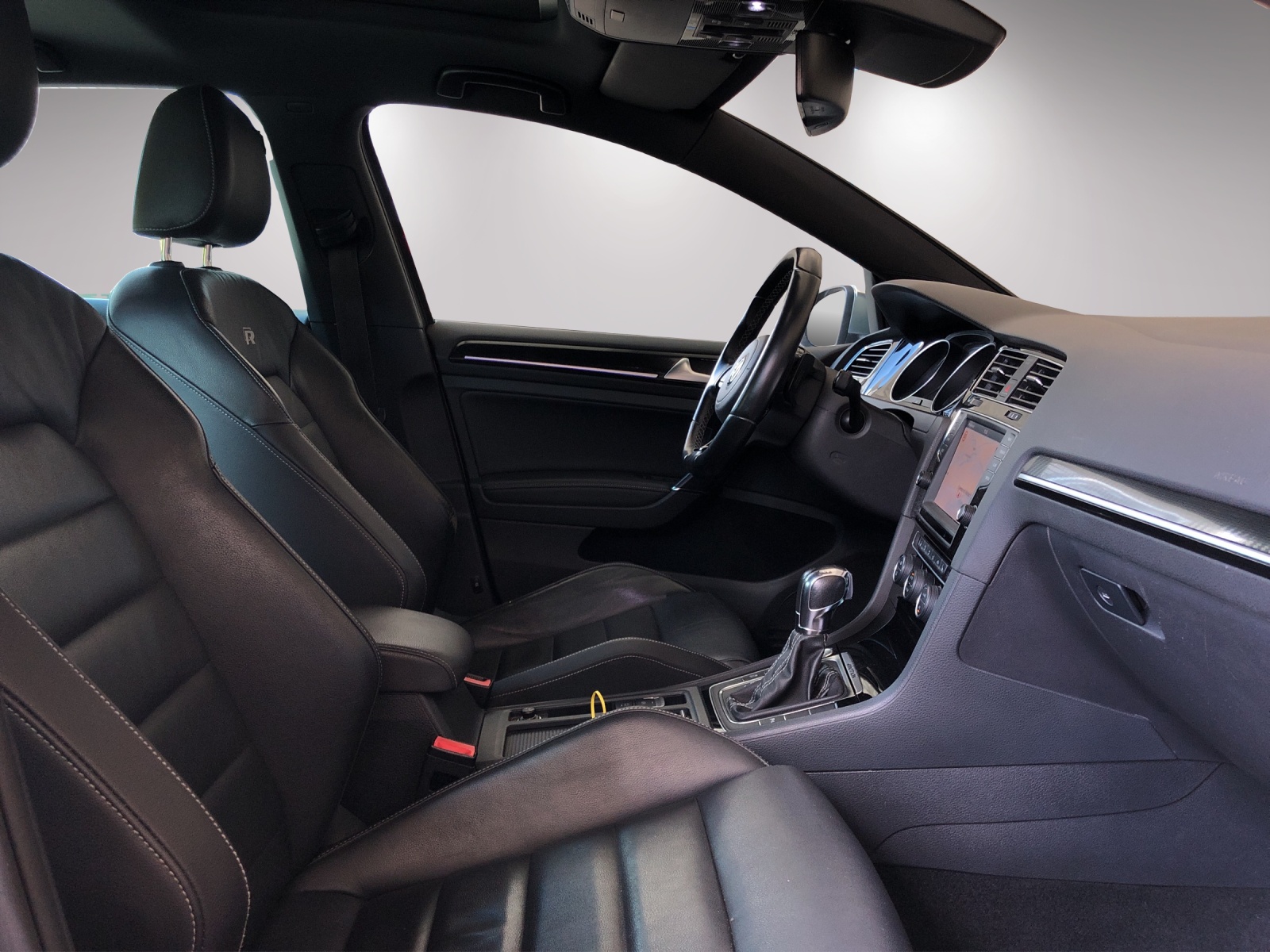 VW Golf 2.0 TSI R 4Motion DSG-image-16