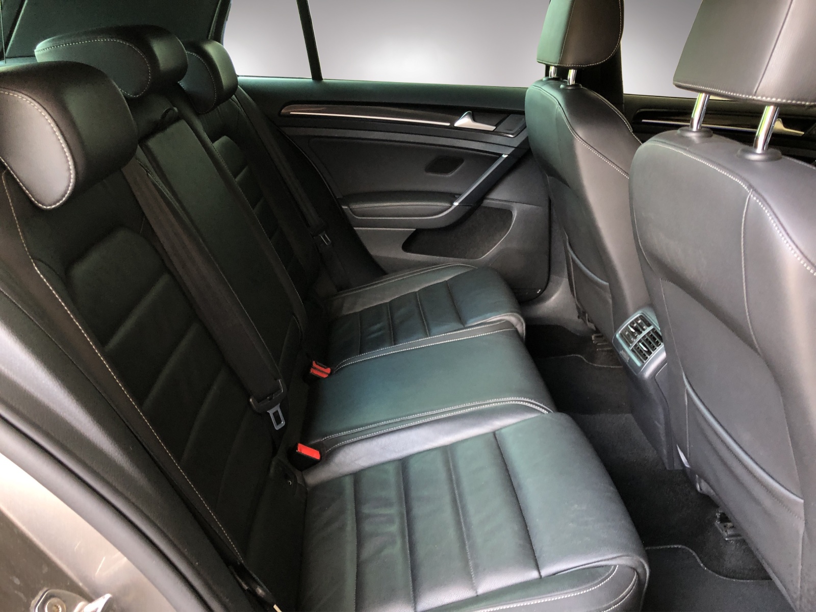 VW Golf 2.0 TSI R 4Motion DSG-image-18