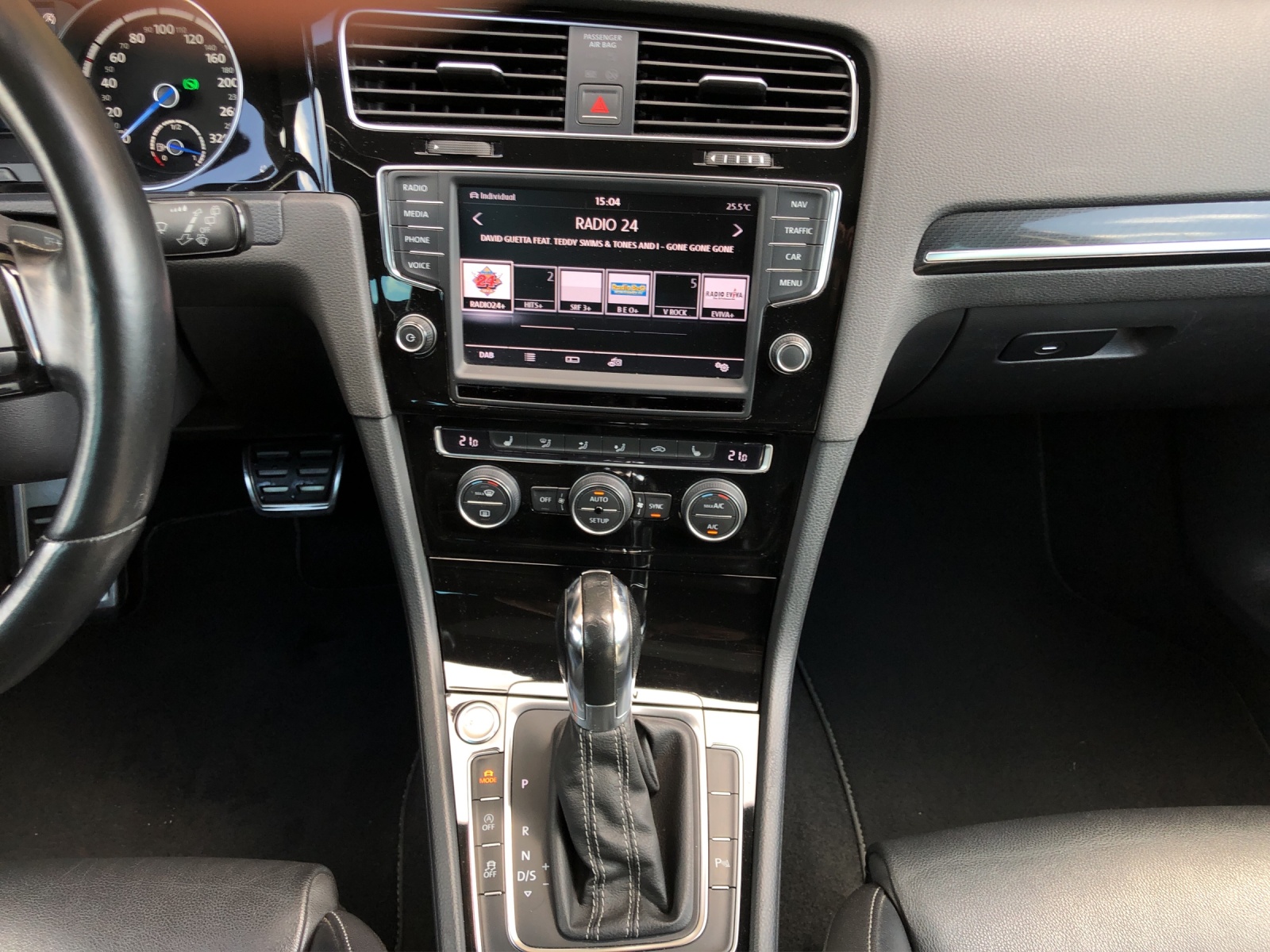 VW Golf 2.0 TSI R 4Motion DSG-image-12