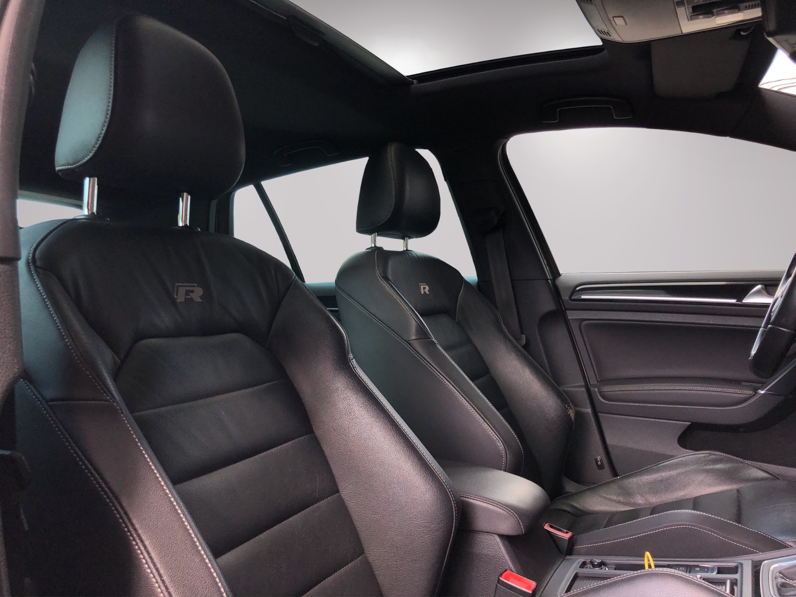 VW Golf 2.0 TSI R 4Motion DSG-image-17
