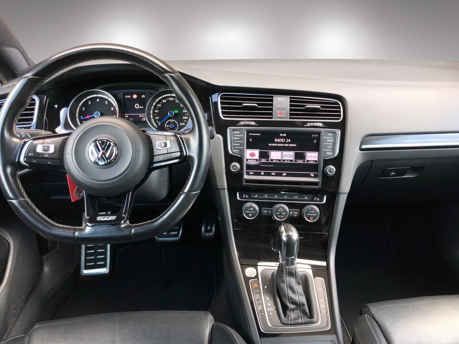 VW Golf 2.0 TSI R 4Motion DSG-image-11
