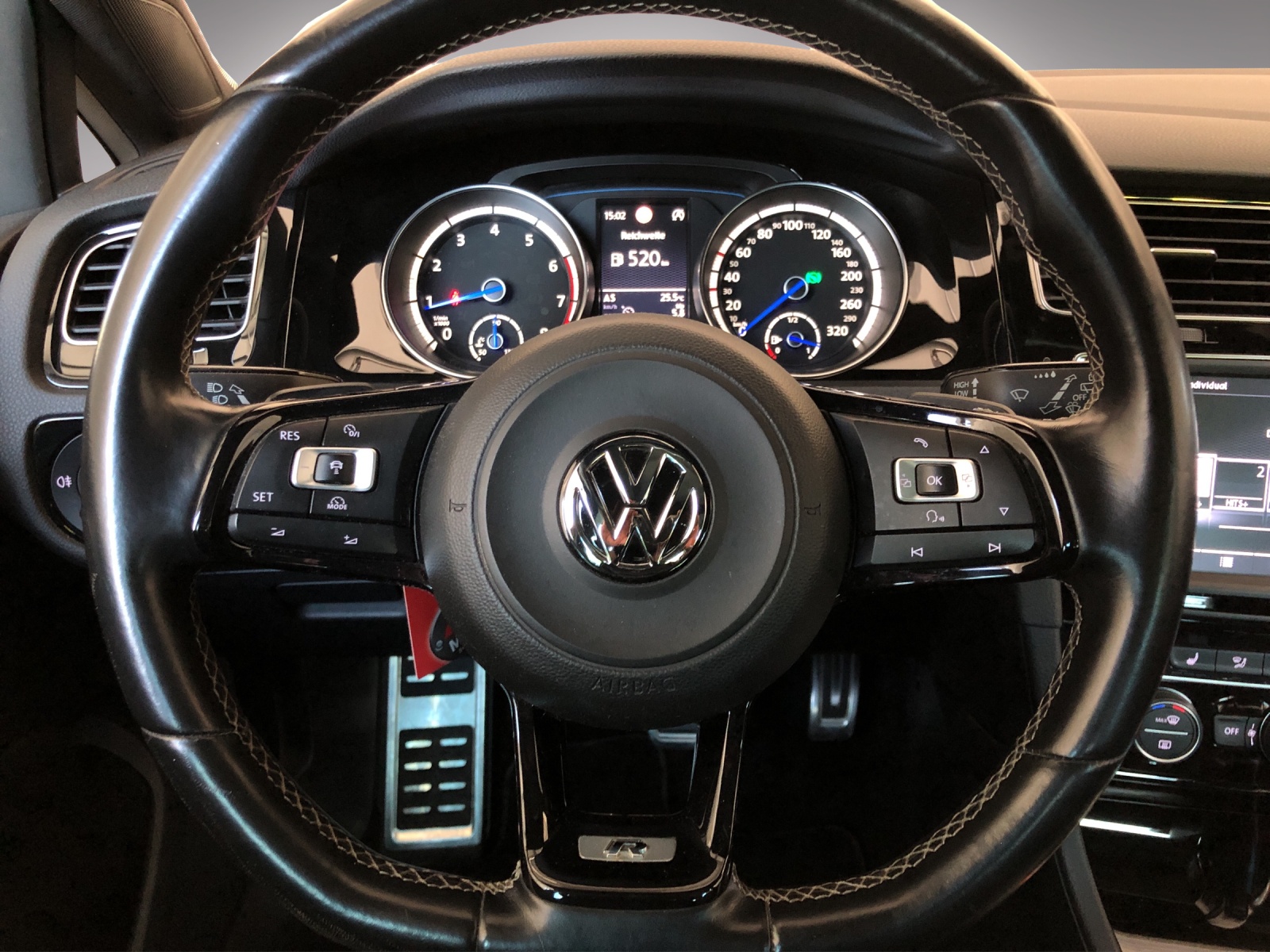 VW Golf 2.0 TSI R 4Motion DSG-image-9