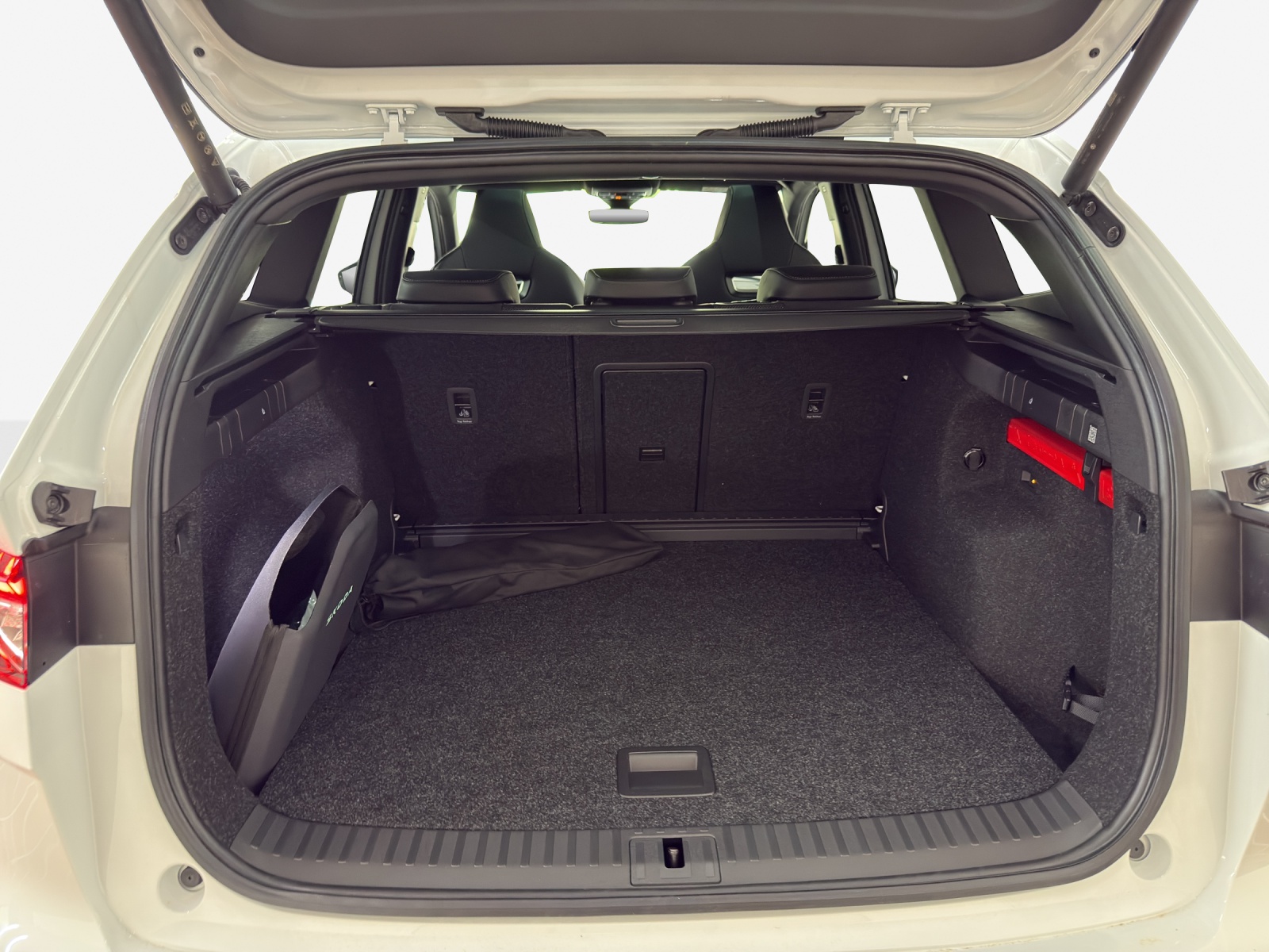 SKODA Enyaq 85x Sportline 4x4-image-12