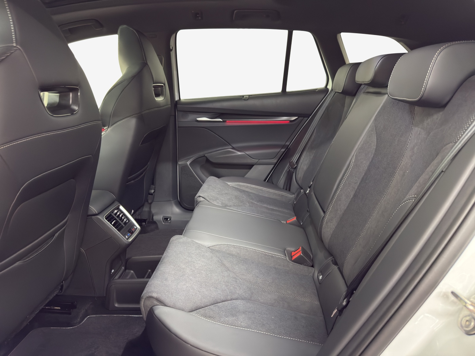 SKODA Enyaq 85x Sportline 4x4-image-11