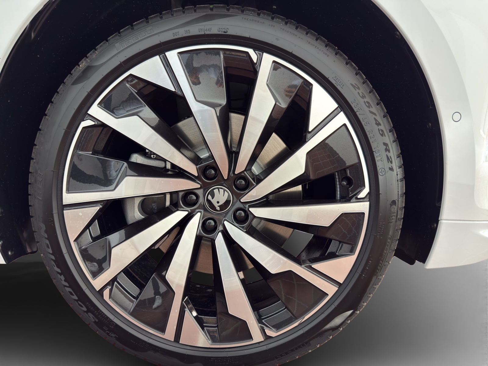 SKODA Enyaq 85x Sportline 4x4-image-15