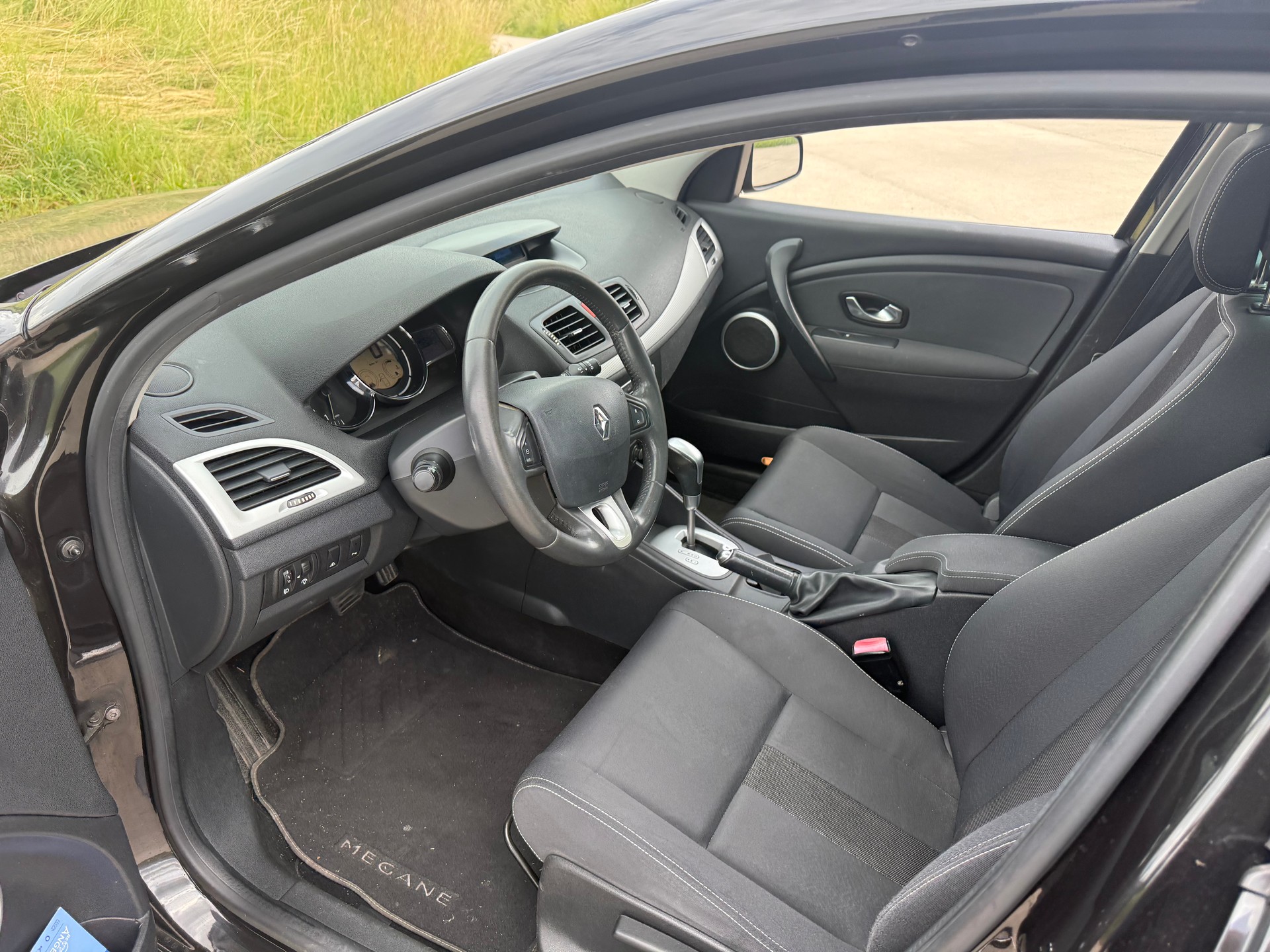 RENAULT Mégane Grandtour 2.0 16V Dynamique CVT-image-11
