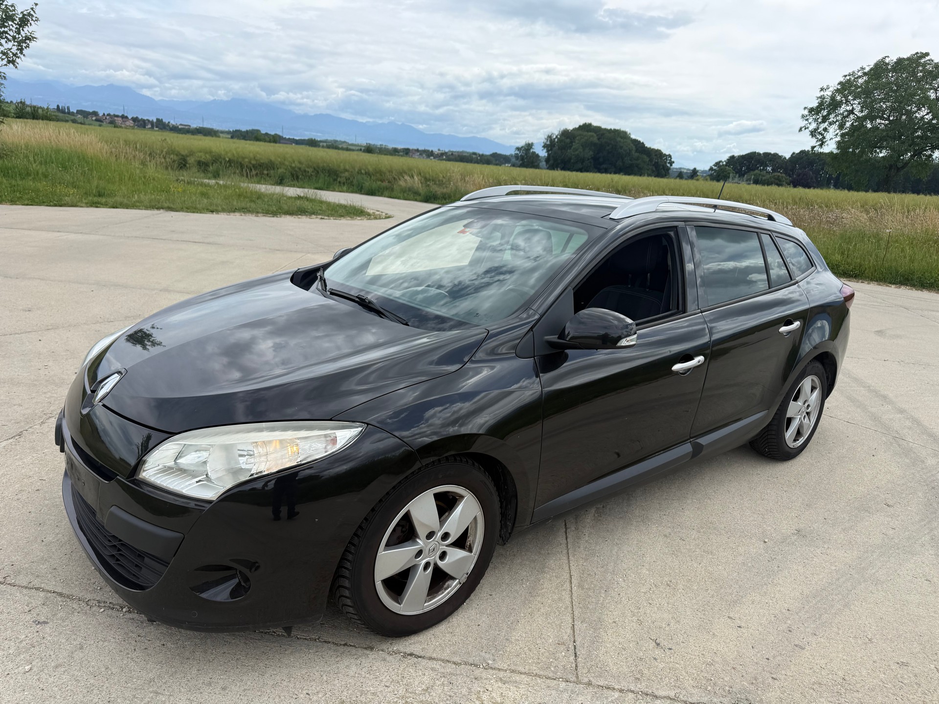 RENAULT Mégane Grandtour 2.0 16V Dynamique CVT-image-1