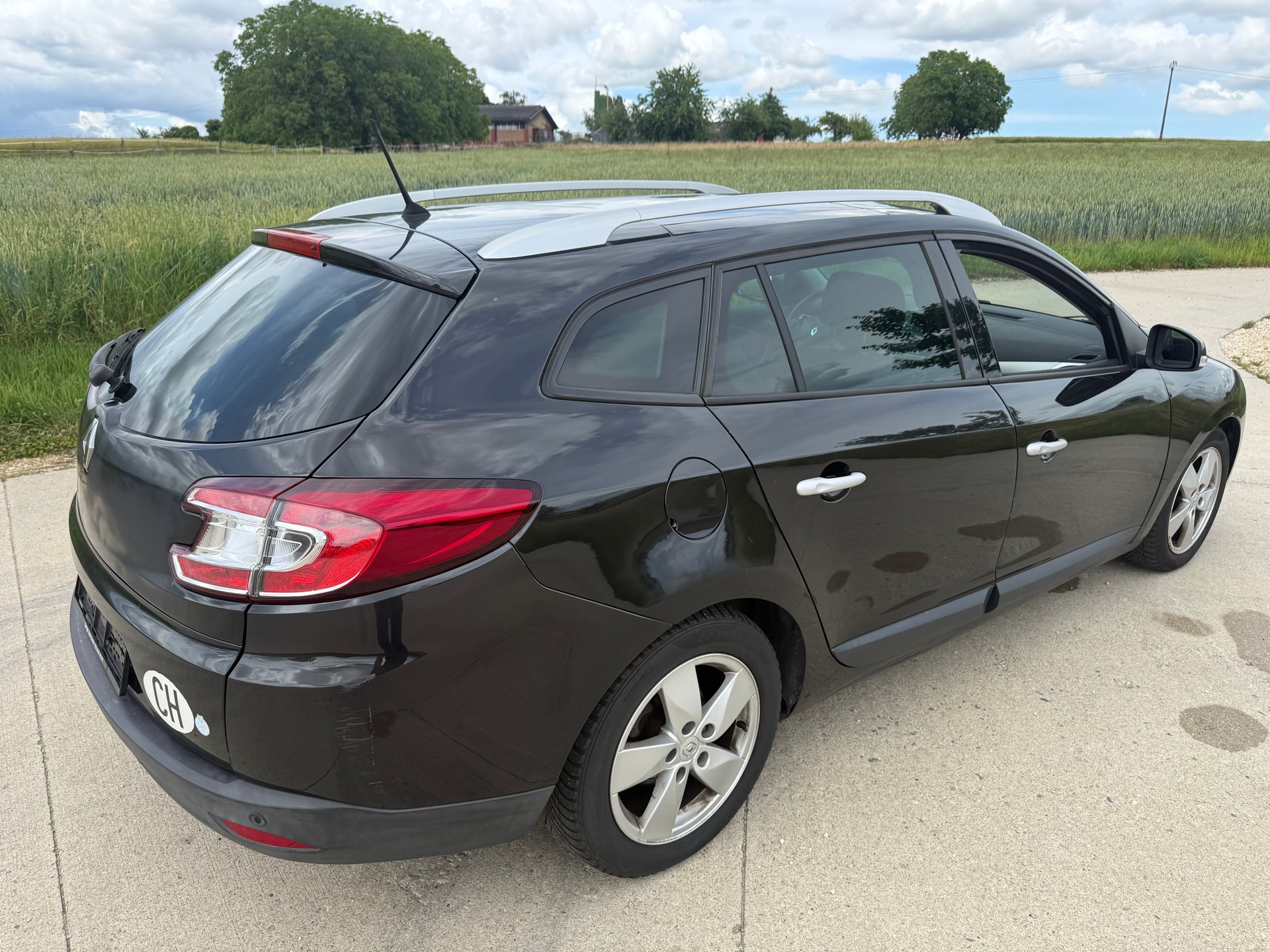 RENAULT Mégane Grandtour 2.0 16V Dynamique CVT-image-4