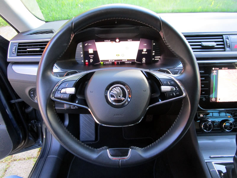 SKODA Superb Combi 2.0 TDi Style 4x4 DSG-image-8