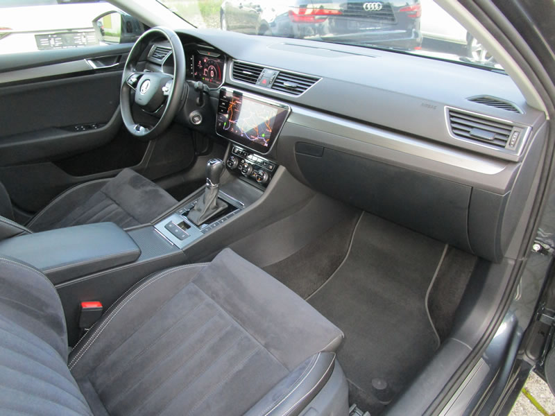 SKODA Superb Combi 2.0 TDi Style 4x4 DSG-image-14