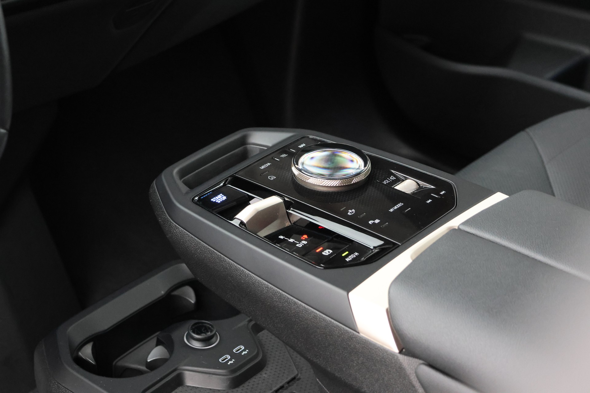 BMW iX xDrive40 (CH)-image-10