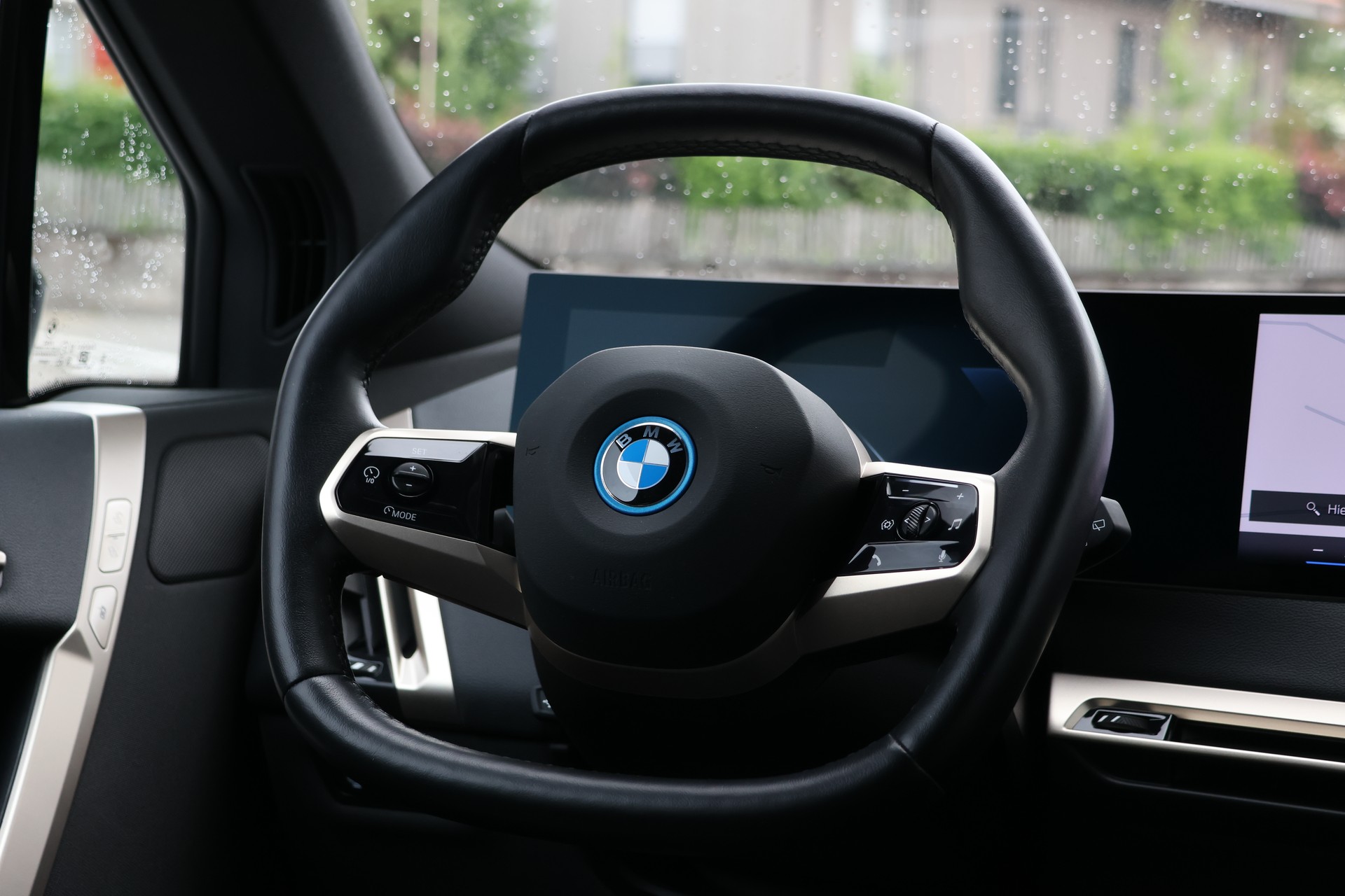 BMW iX xDrive40 (CH)-image-13