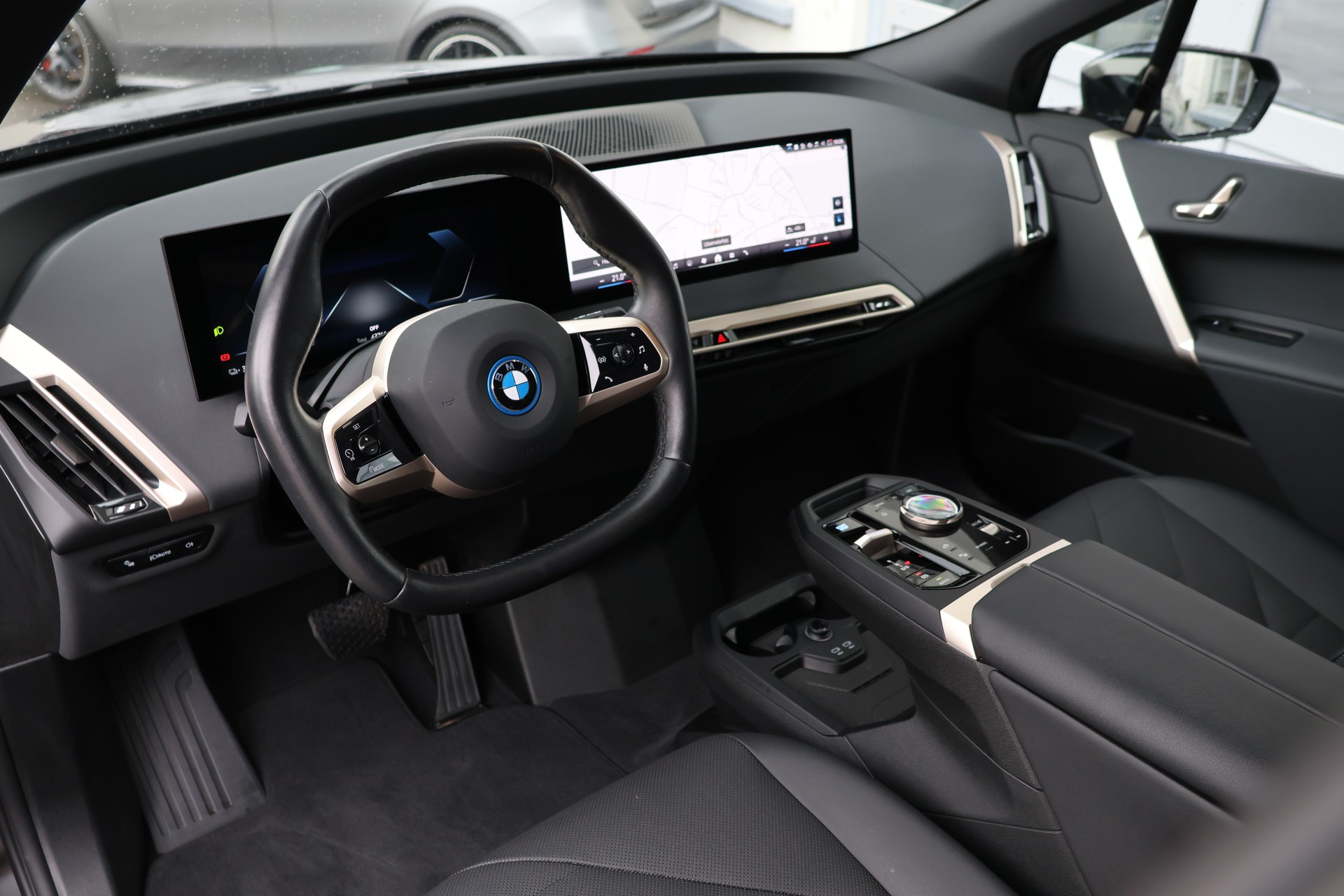 BMW iX xDrive40 (CH)-image-9