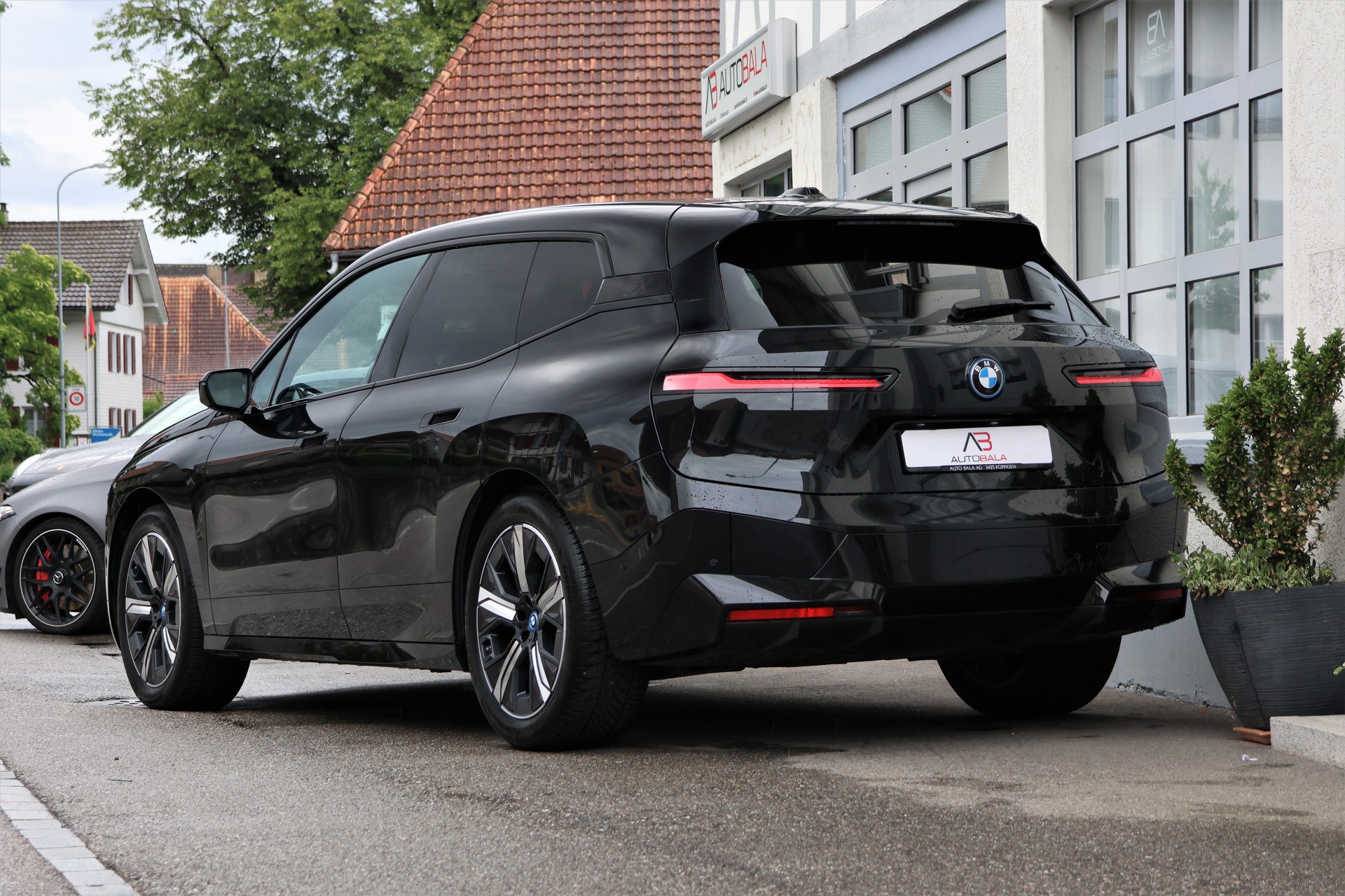 BMW iX xDrive40 (CH)-showroom-element-2