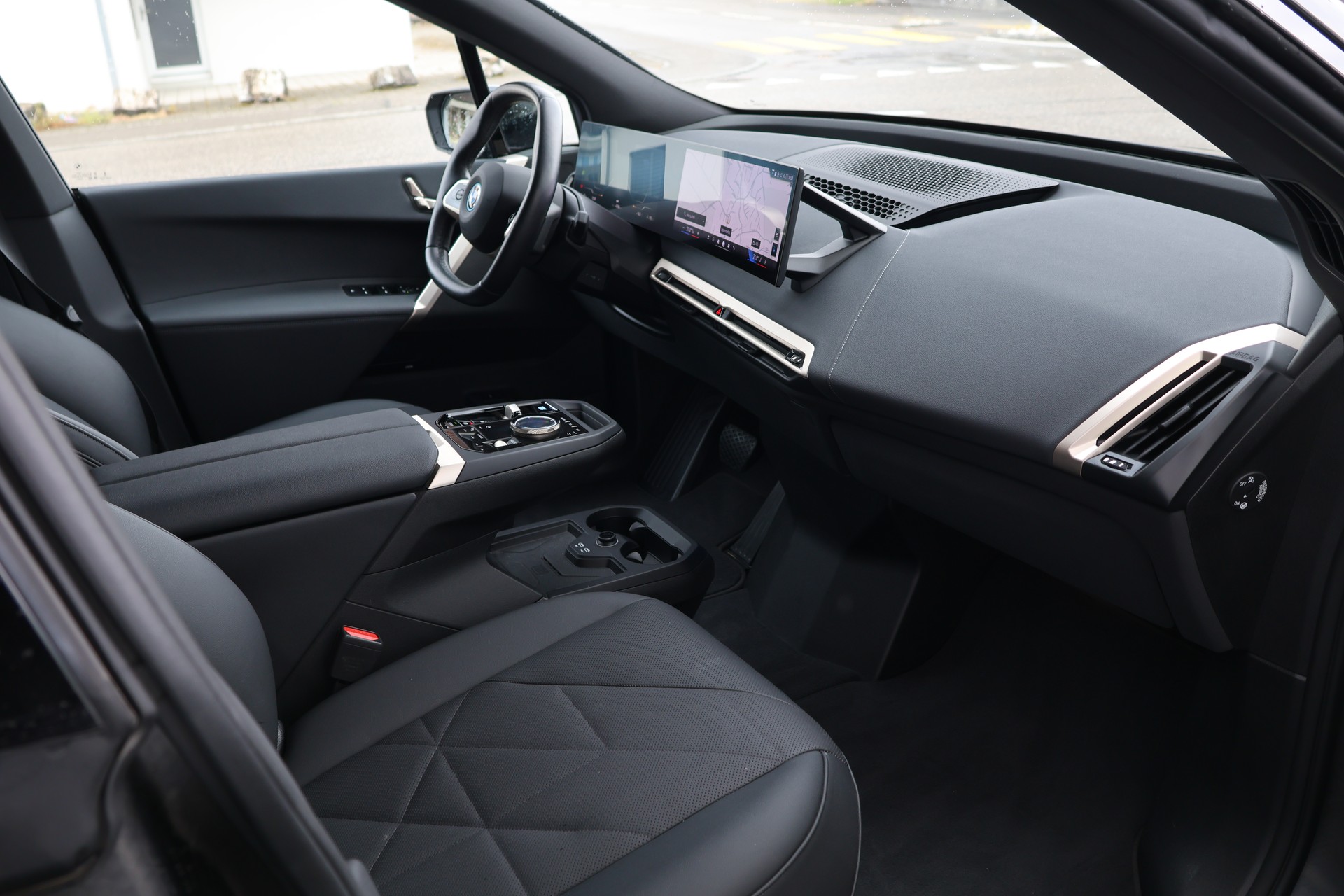 BMW iX xDrive40 (CH)-image-16