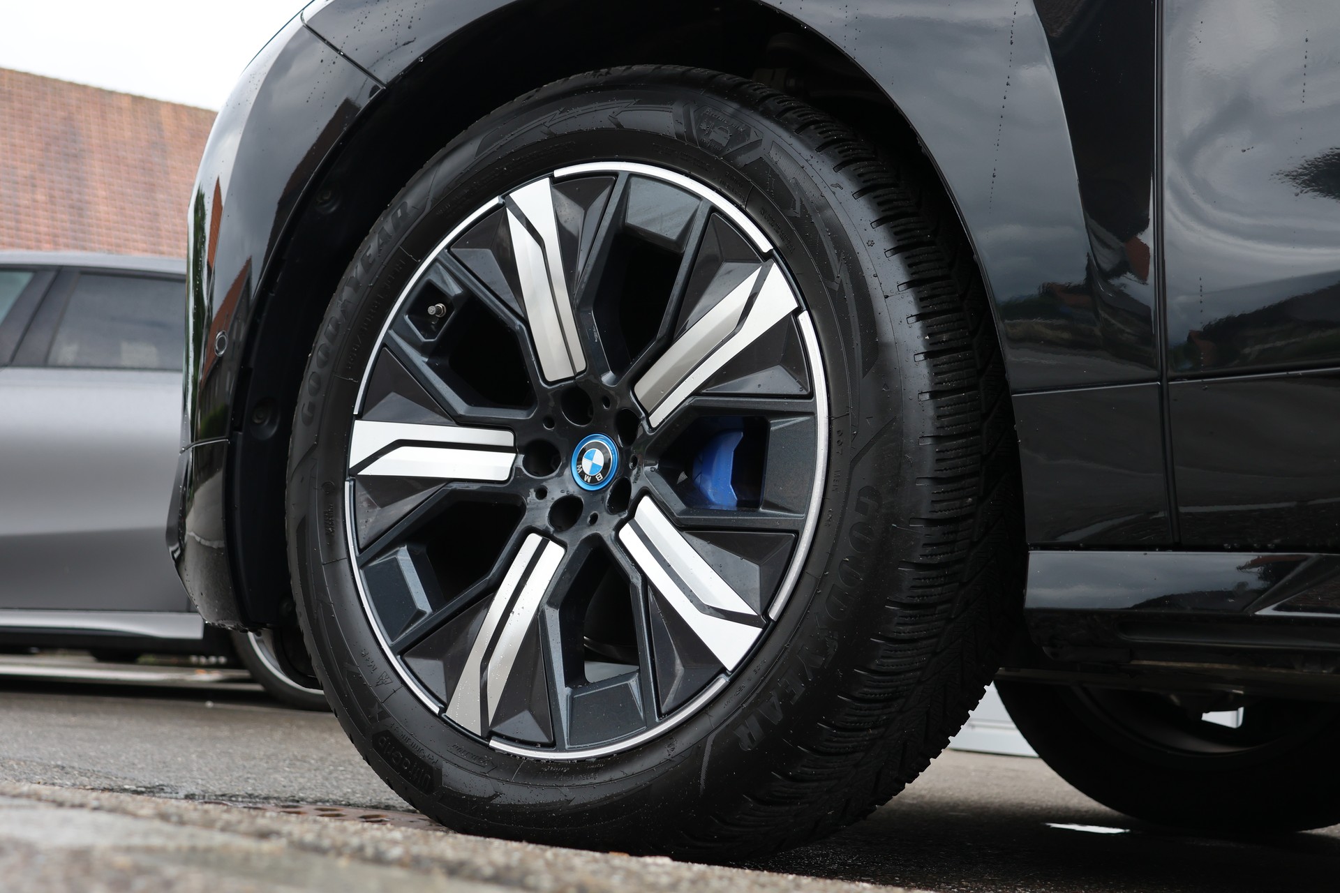 BMW iX xDrive40 (CH)-image-7