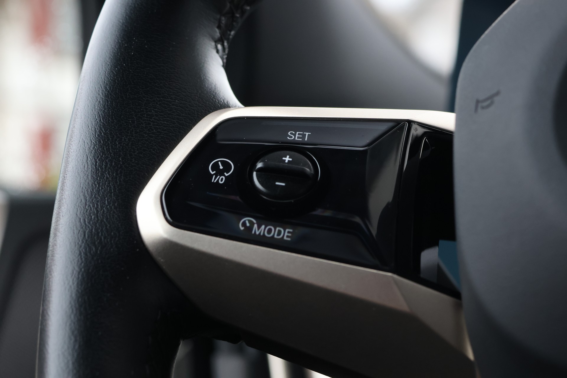 BMW iX xDrive40 (CH)-image-15