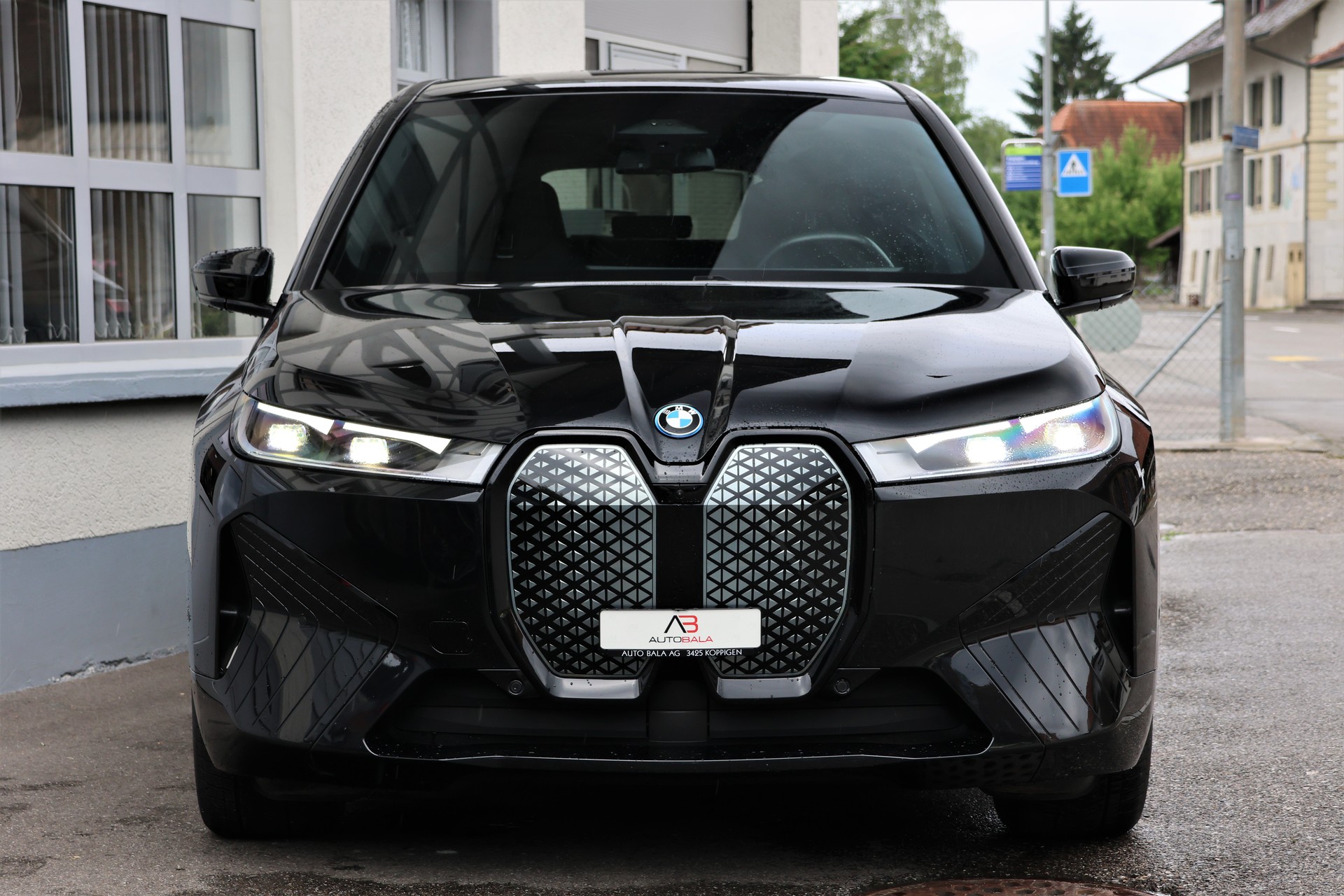 BMW iX xDrive40 (CH)-showroom-element-1