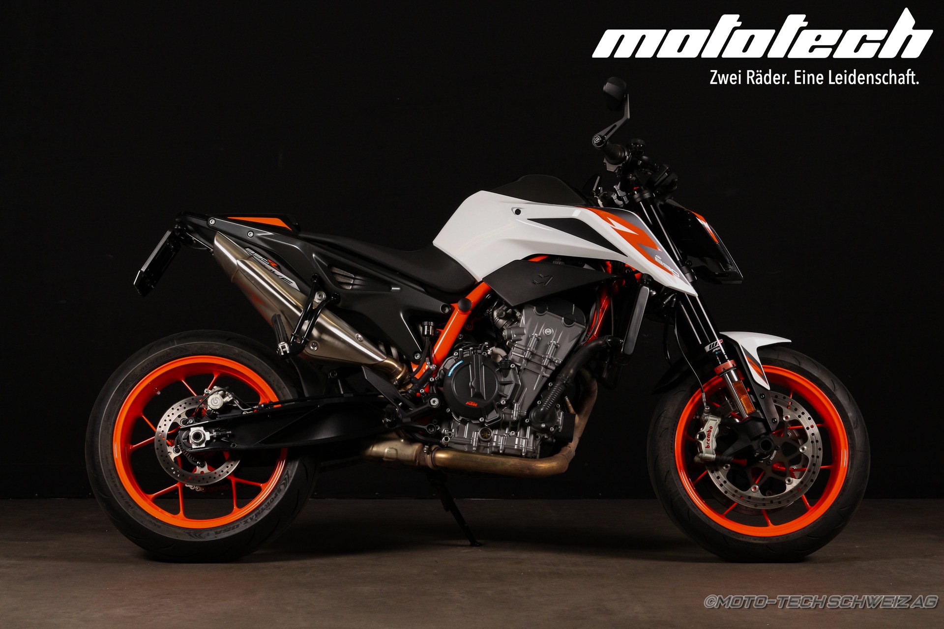 KTM 890 Duke R-showroom-element-1