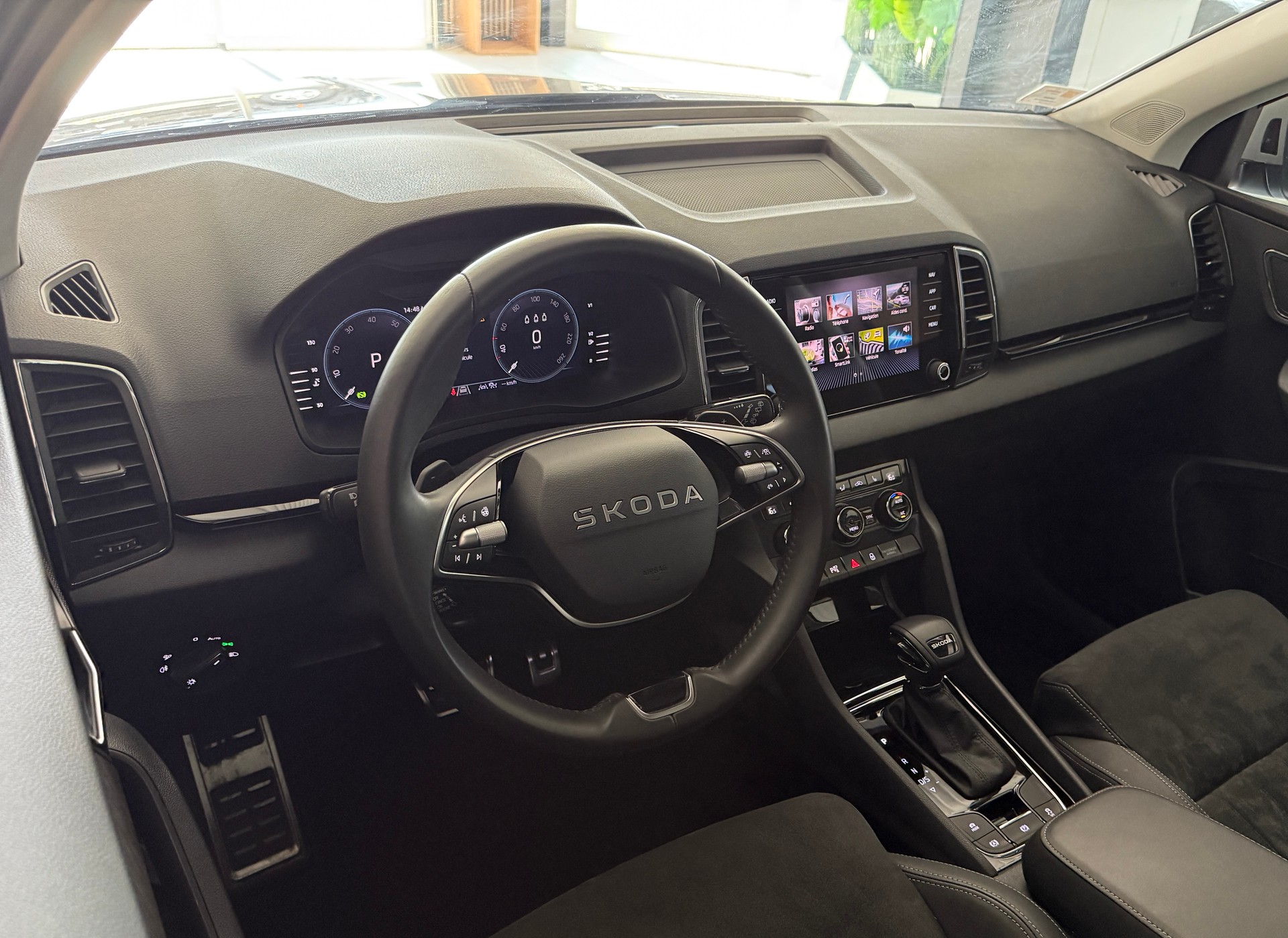 SKODA Karoq 1.5 TSI Selection DSG-image-6